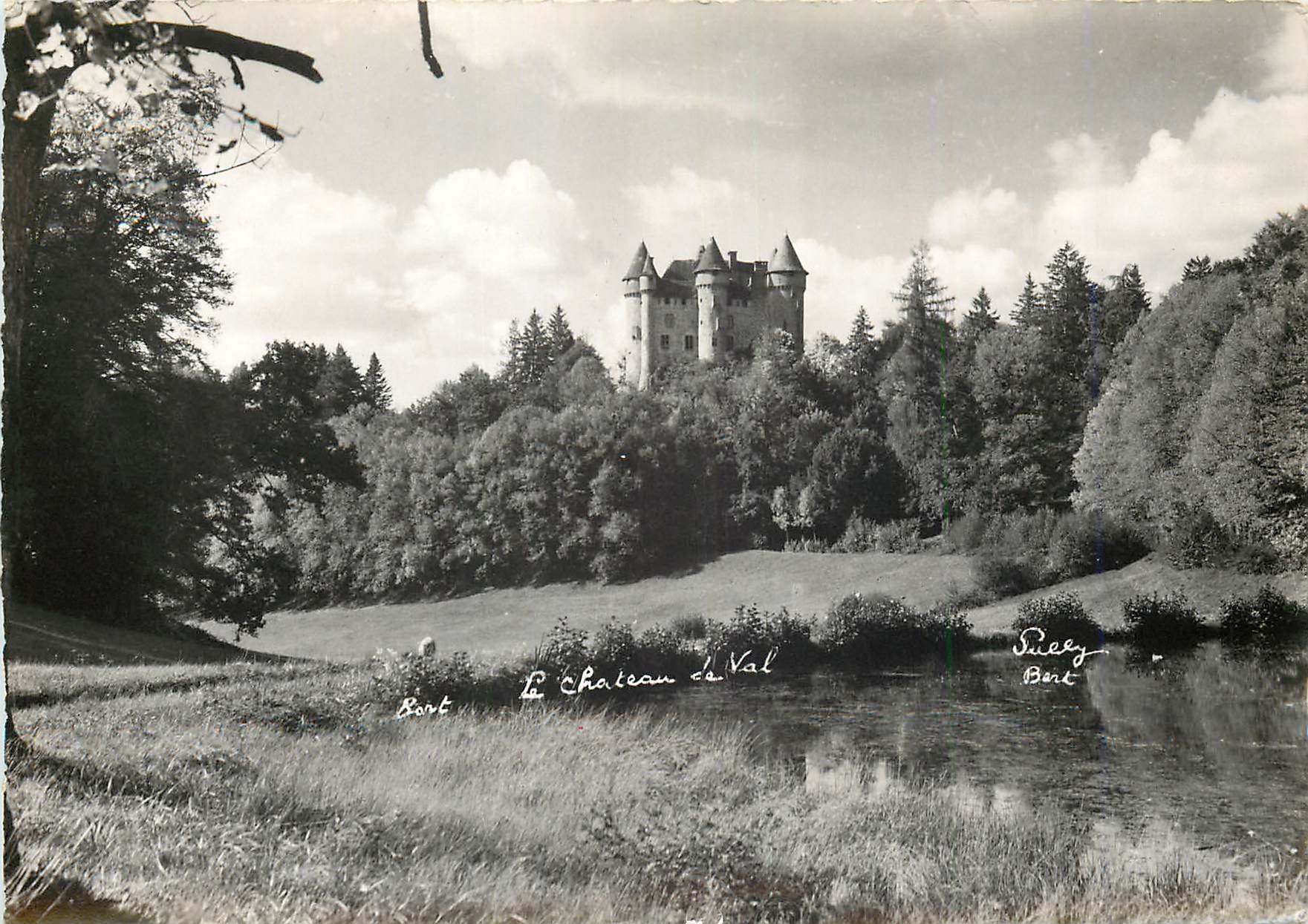 CPM Bort Correze Sur le lac du Barrage Le Chateau de Val 