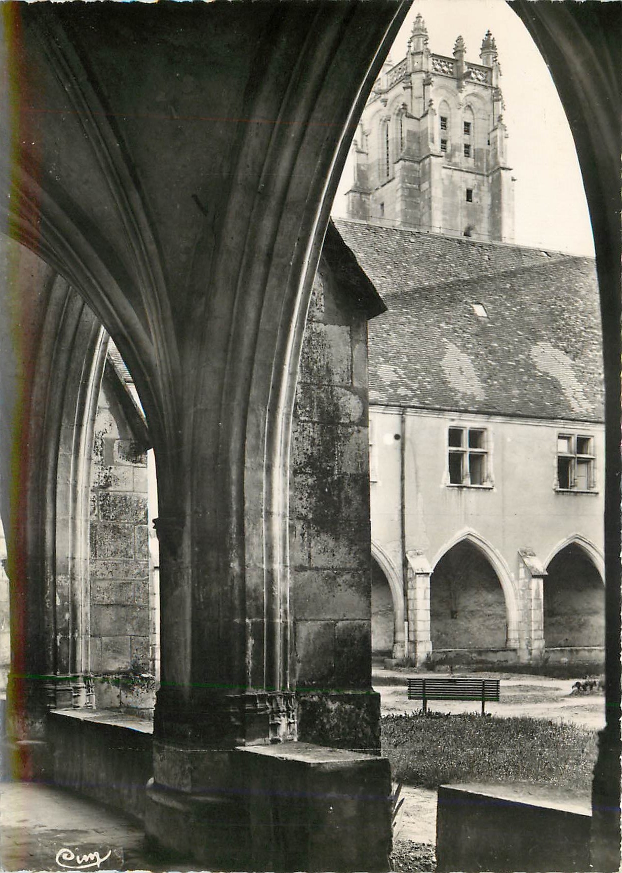 CPM Eglise de Brou Ain Le Cloitre et la Tour 