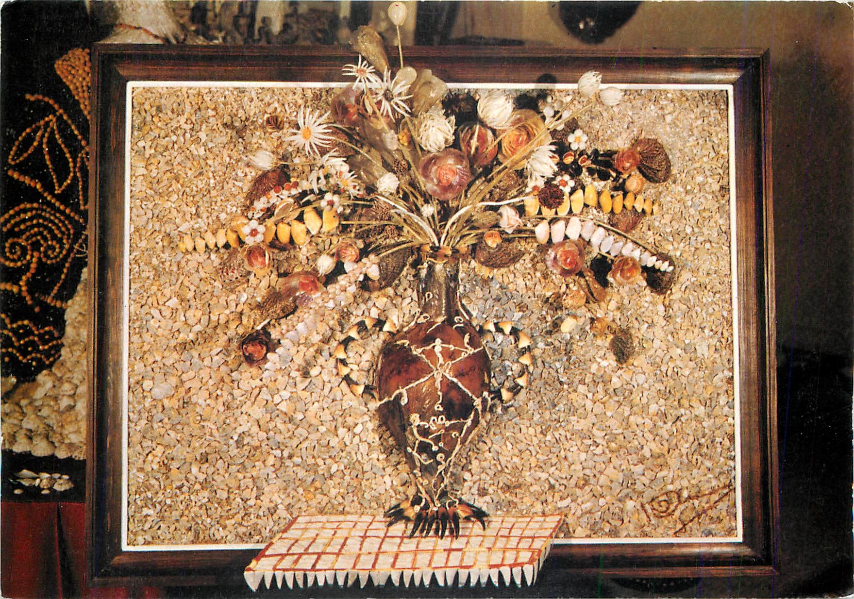 CPM Musee d'oeuvres de coquillages Ville Close Concarneau Bouquet de Fleurs 