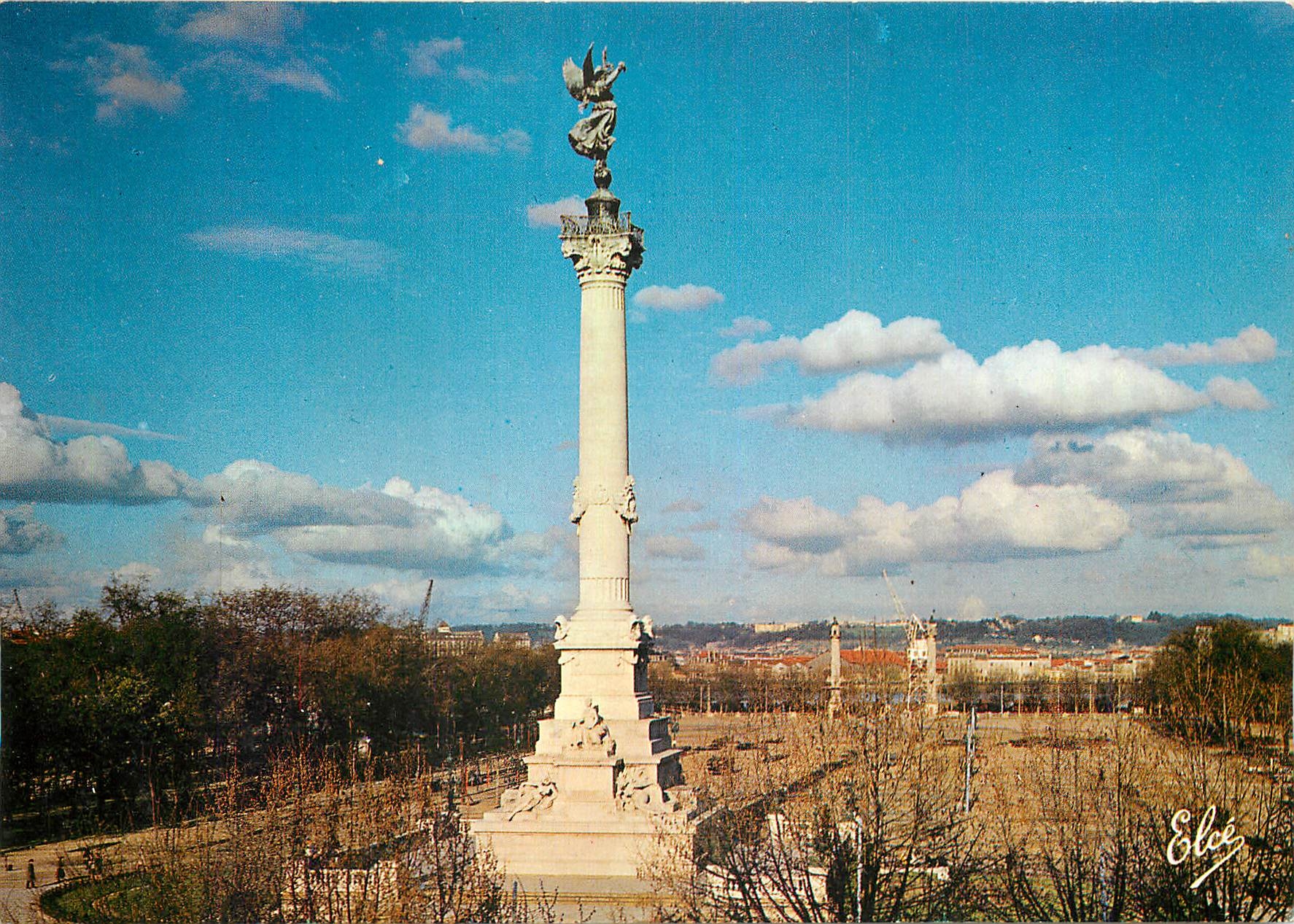 CPM Bordeaux Le Monument des Girondins et la Place des Quinconces 