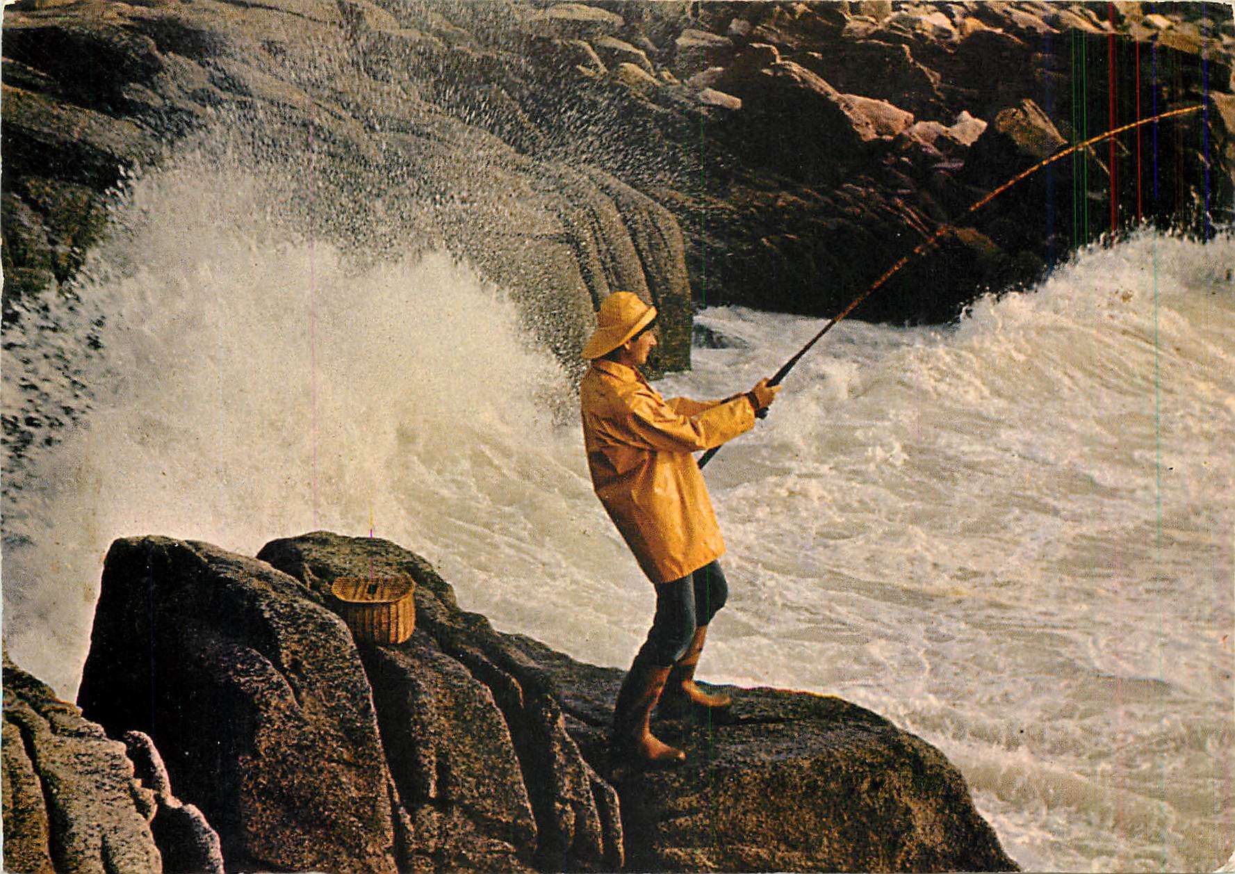 CPM La Bretagne Pittoresque Sur la Cote Sauvage plaisirs de la Peche par gros temps 