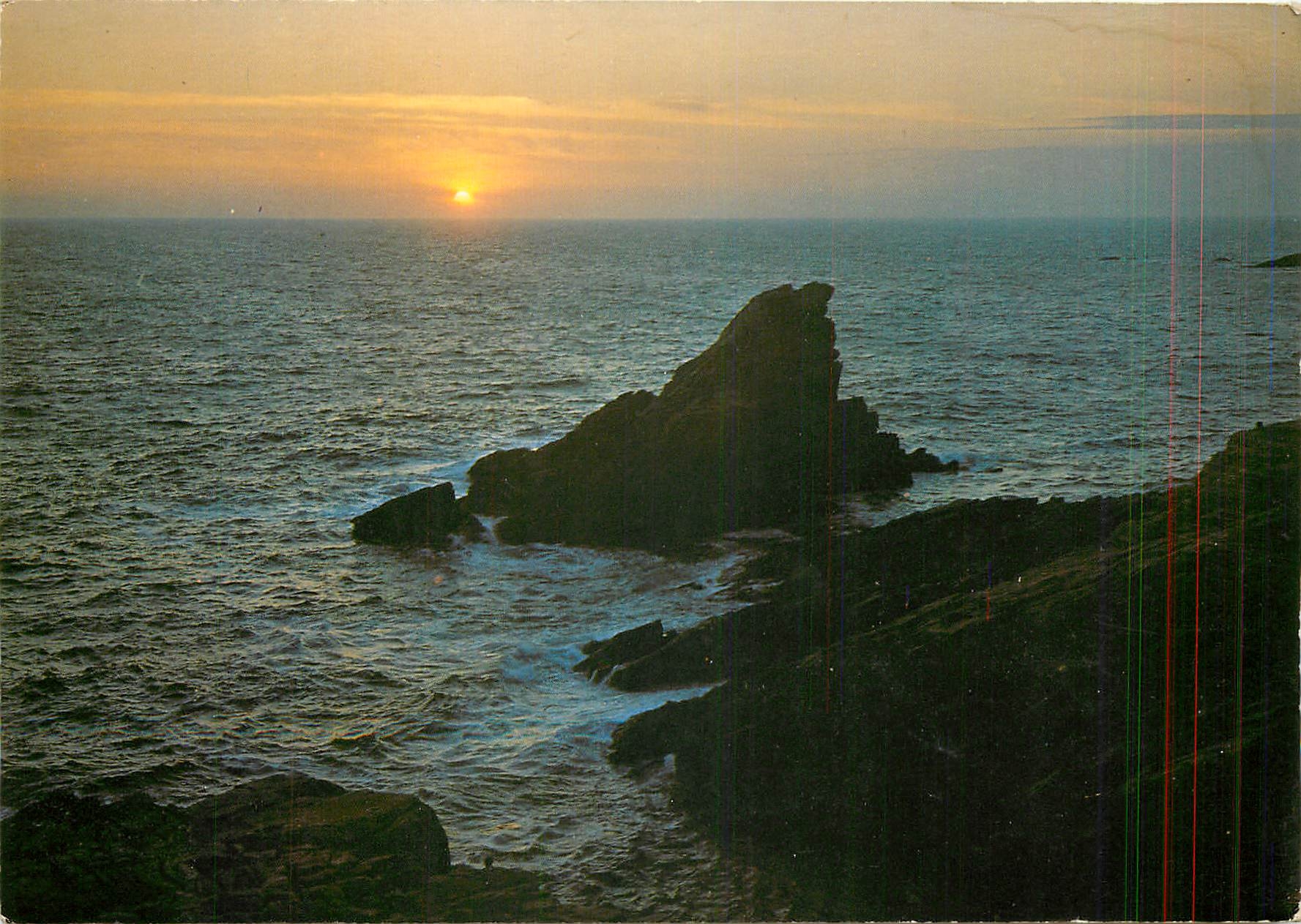 CPM La Bretagne Pittoresque Crepuscule sur la Cote Sauvage 