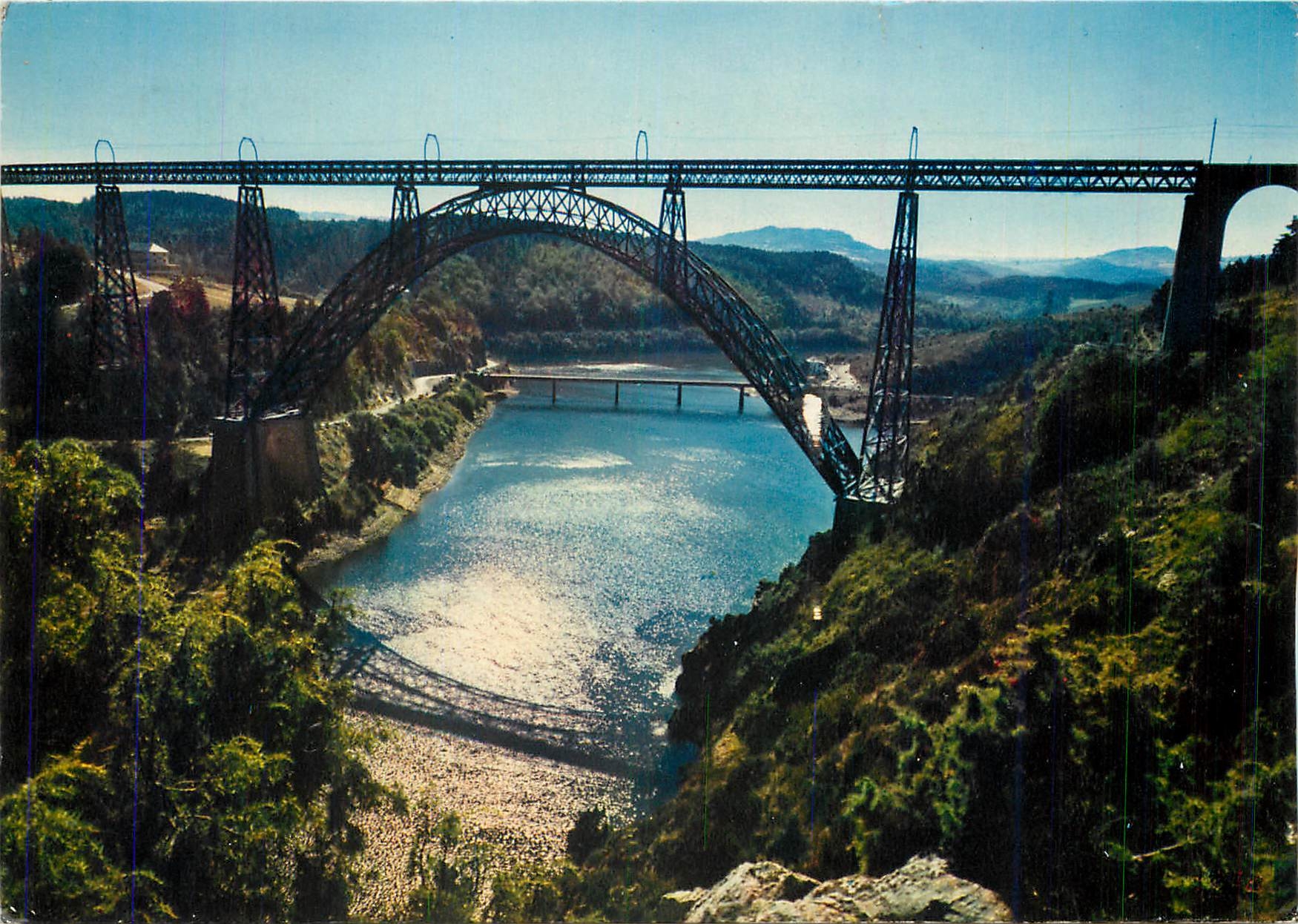 CPM L'Auvergne Touristique Vallee de la Truyere Le Grand Viaduct de Garabit Cantal 