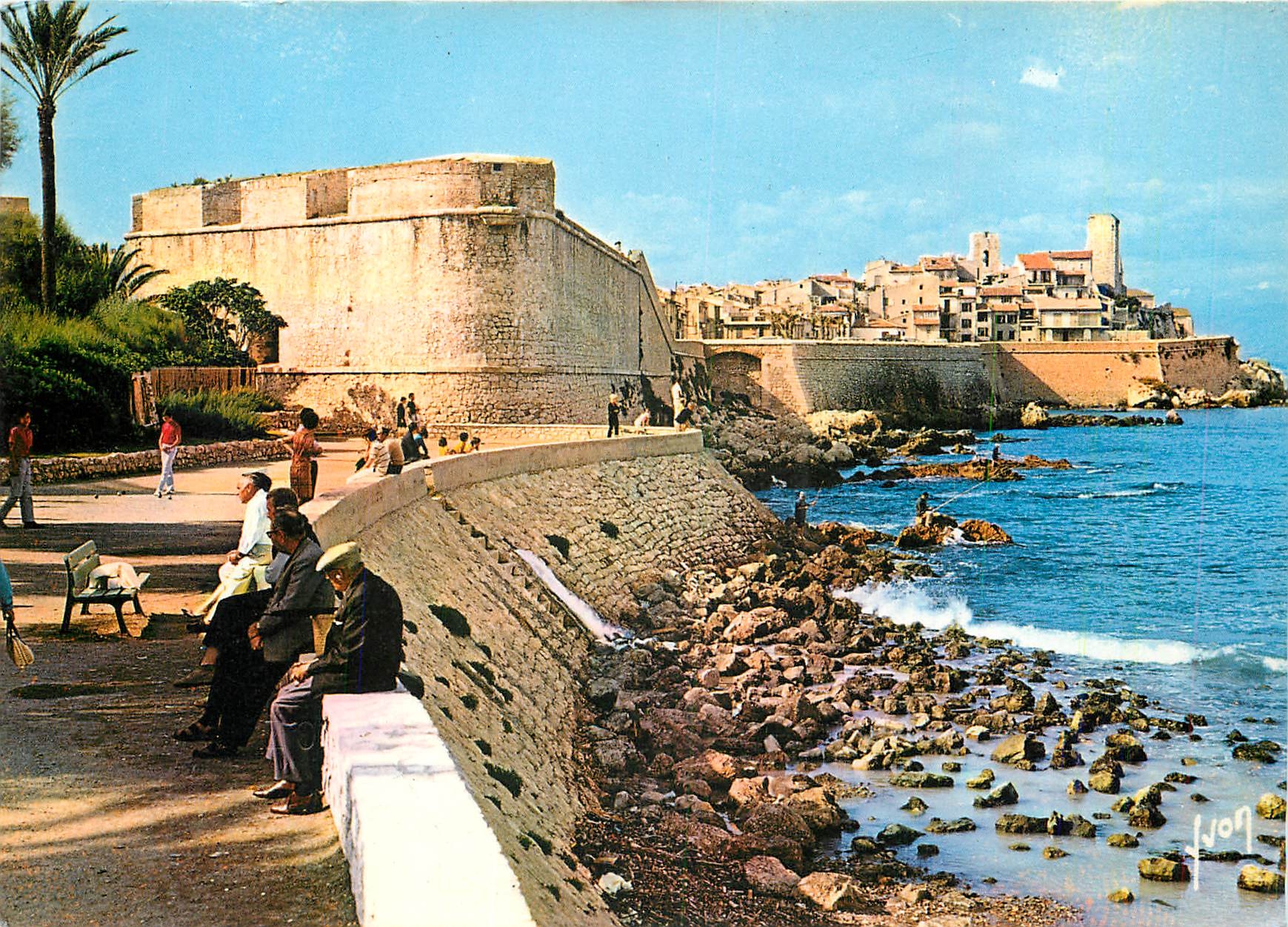 CPM La Cote d'Azur miracle de la nature Antibes Alpes Maritimes Restes des Remparts 