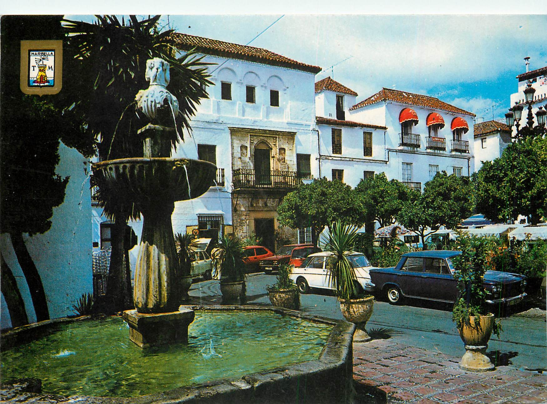 CPM Marbella Costa del Sol La Fontaine typique de la place 