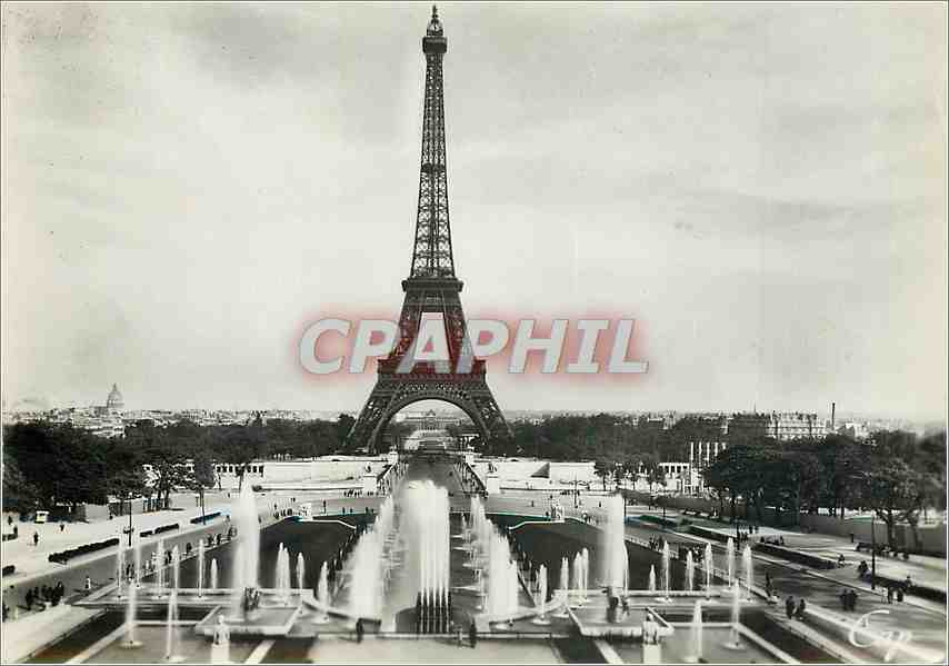 CPM Paris Les Fontaines du Palais de Chaillot Tour Eiffel