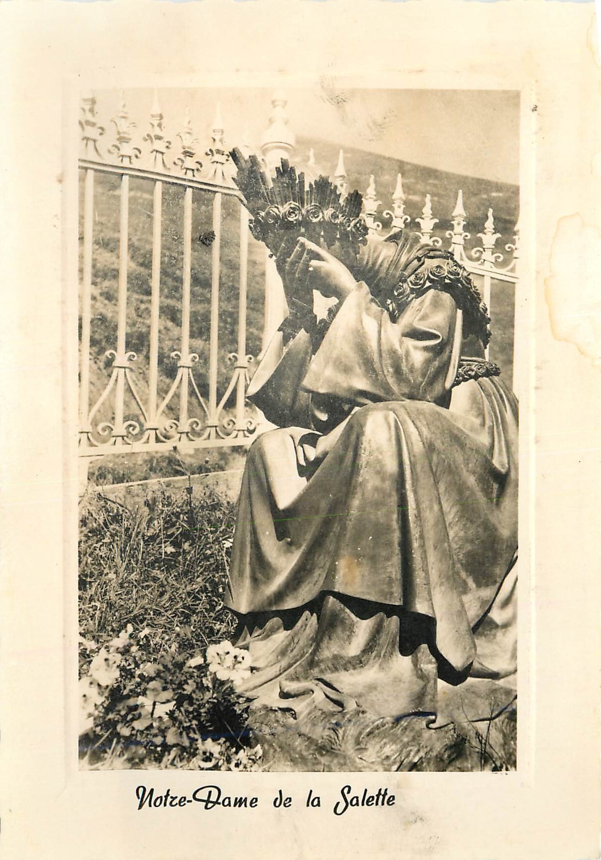 Notre-Dame de la Salette — statue en pleurs — Société Française Mariale, n° B804