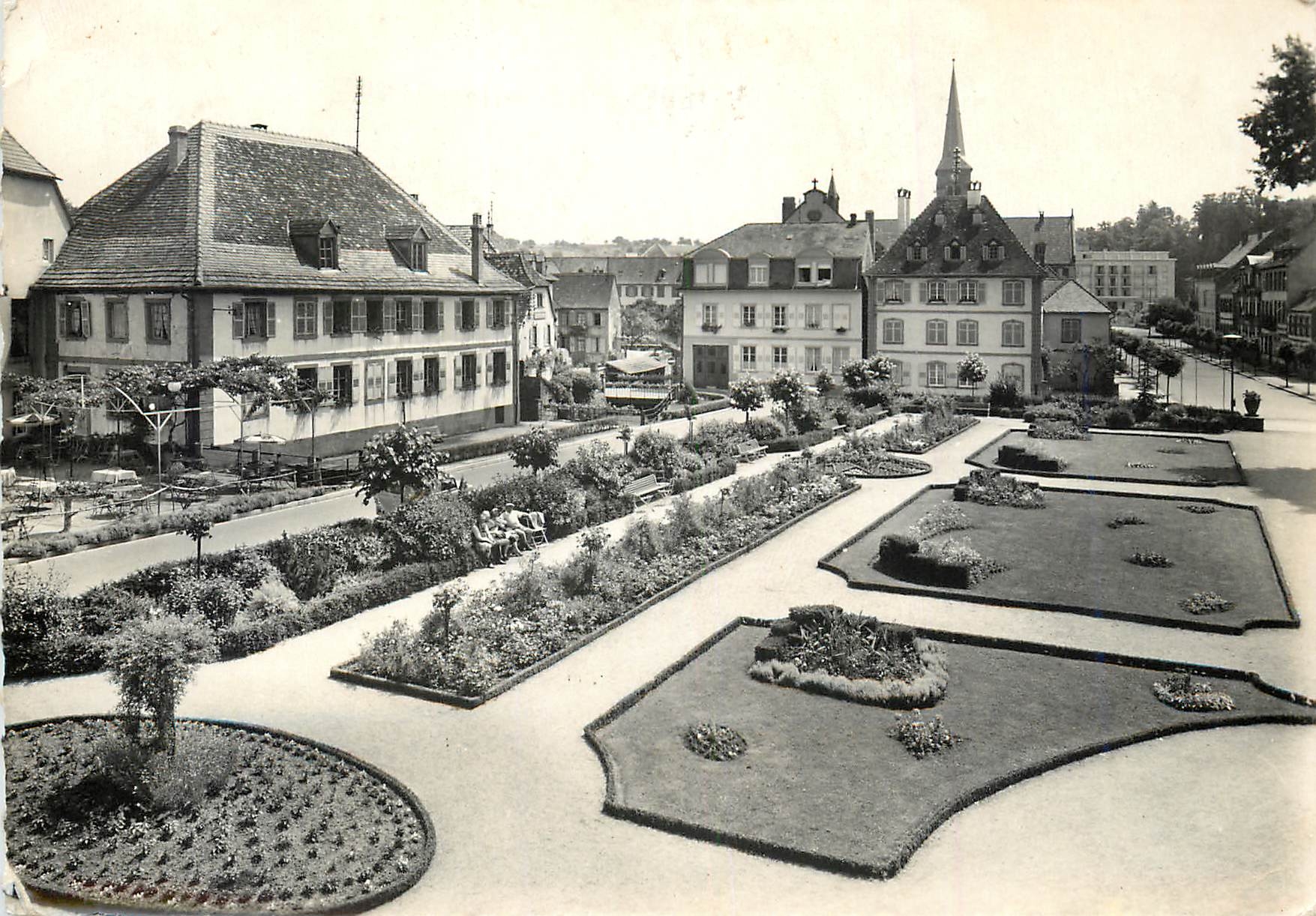 CPM Niederbronn les Bains Bas Rhin Station Thermale Perspective sur le parc du Casino 