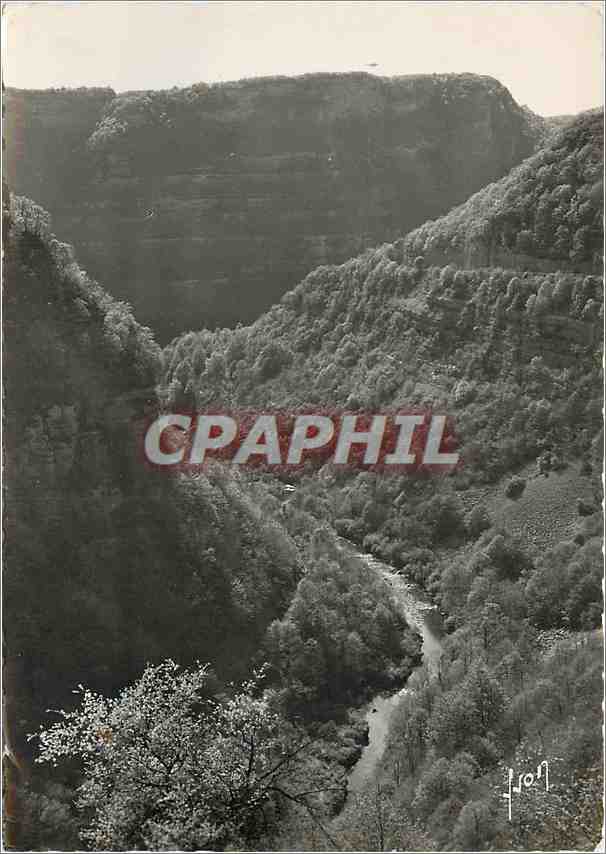 CPM Env de Mouthier Hautepierre Doubs Gorges de Nouailles au fond la Loue 