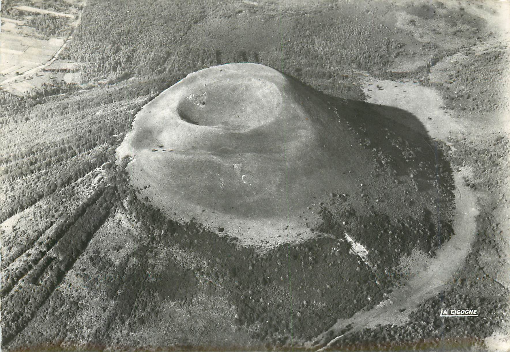 CPM En avion sur les Mont Dome 