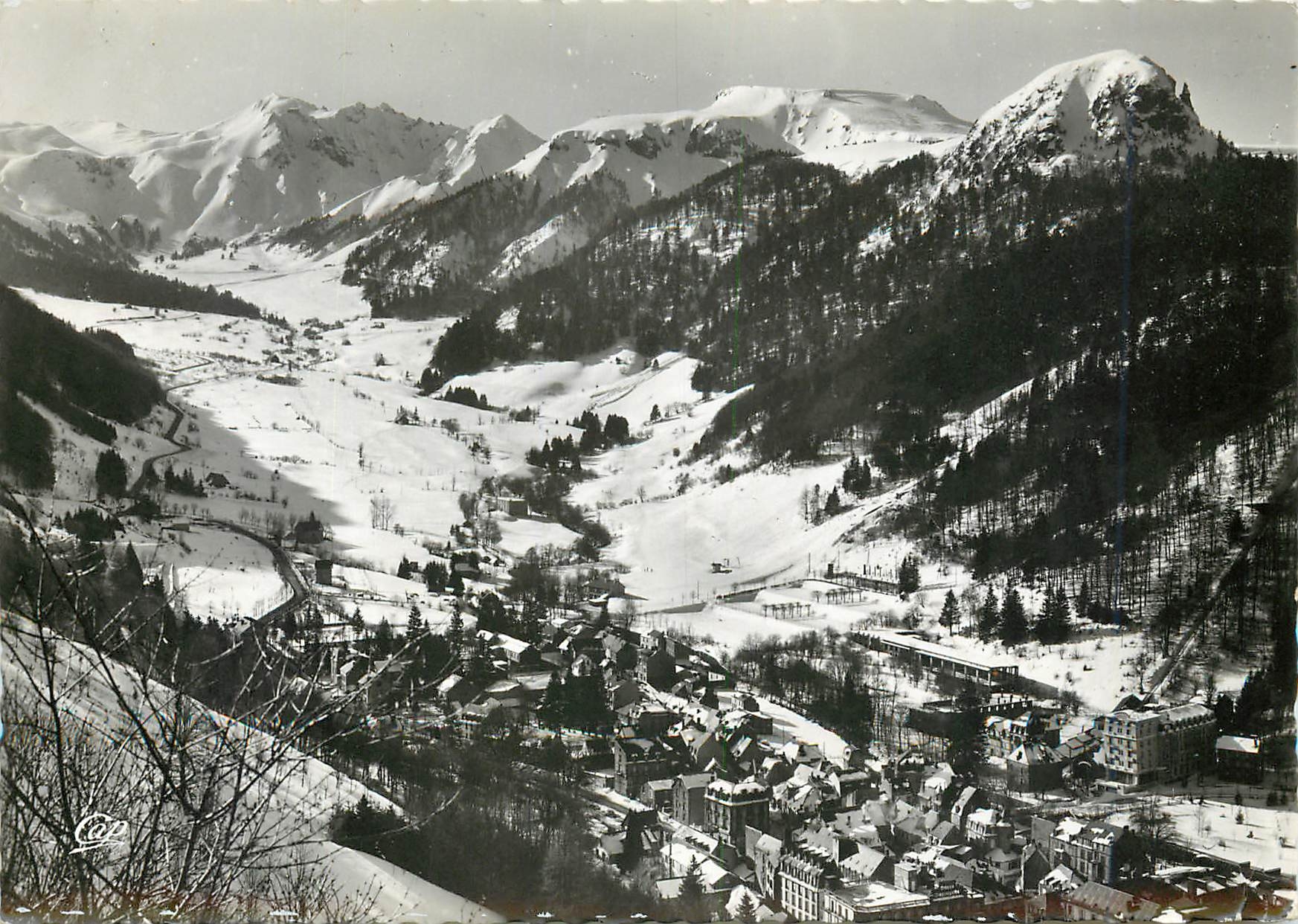 CPM Le Mont Dore Vue generale Le Sancy et le Capucin 