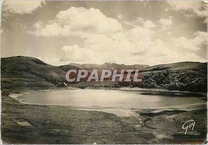CPM Environs de Mont Dore les Bains Puy de Dome Le lac de Guery a l'horizon le massif du Sancy 