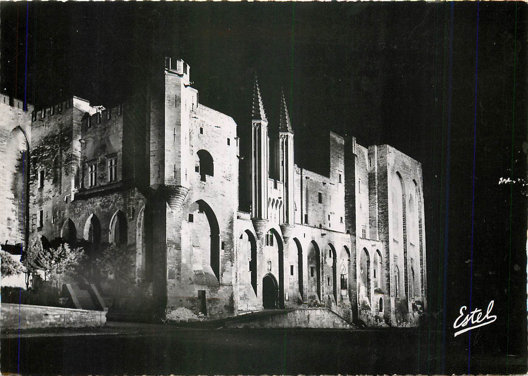 CPM Avignon Le Palais des Papes illuminee 