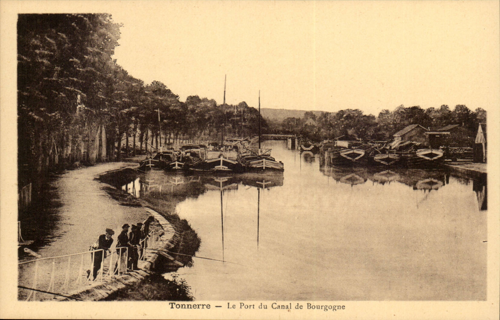 (Yonne) Tonnere- Le Port du Canal de Bourgogne- bateau CPA