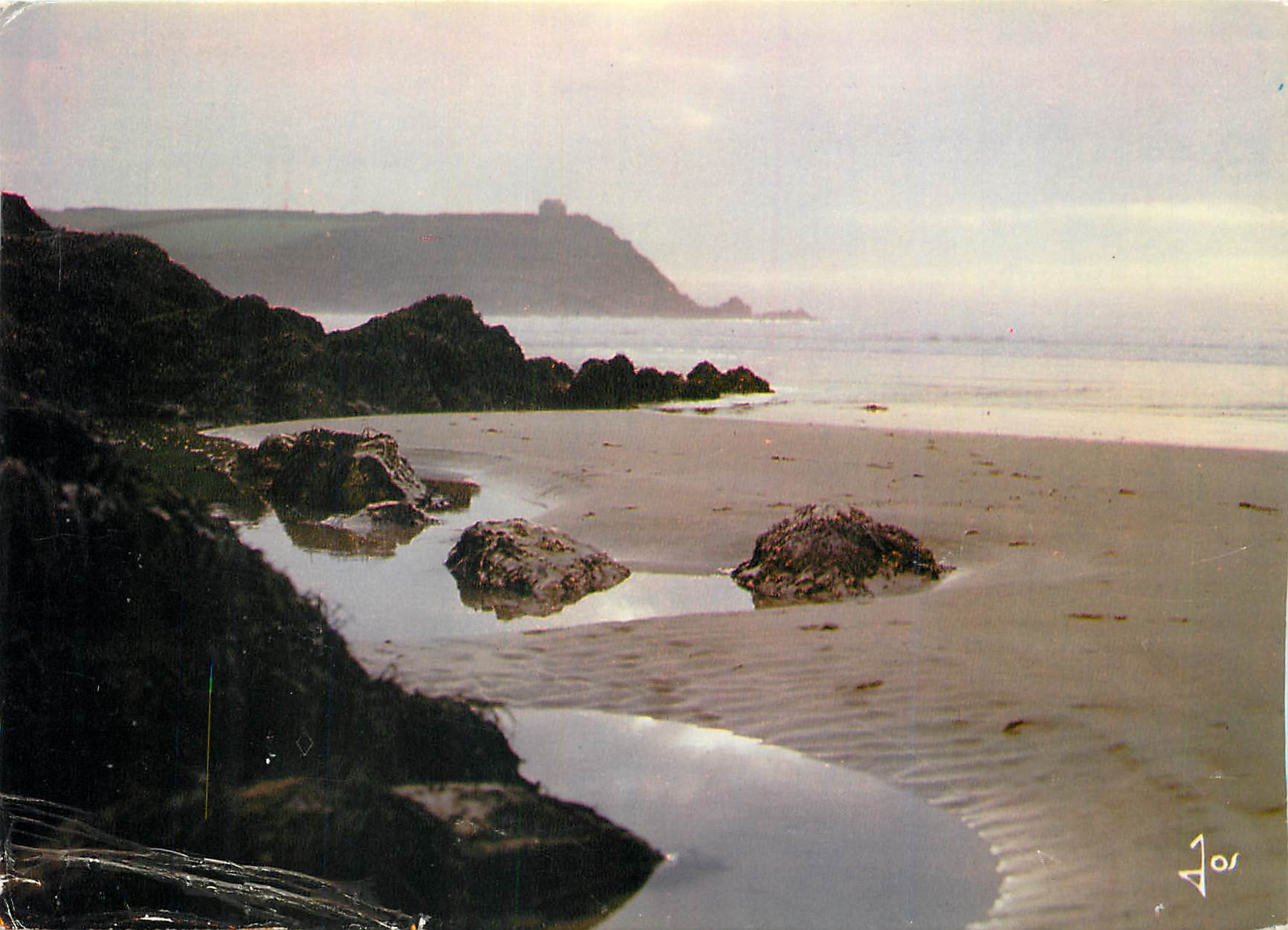 CPM Plomodiern Sud Finistere La pointe de Talagrip vue de Lestrevet 