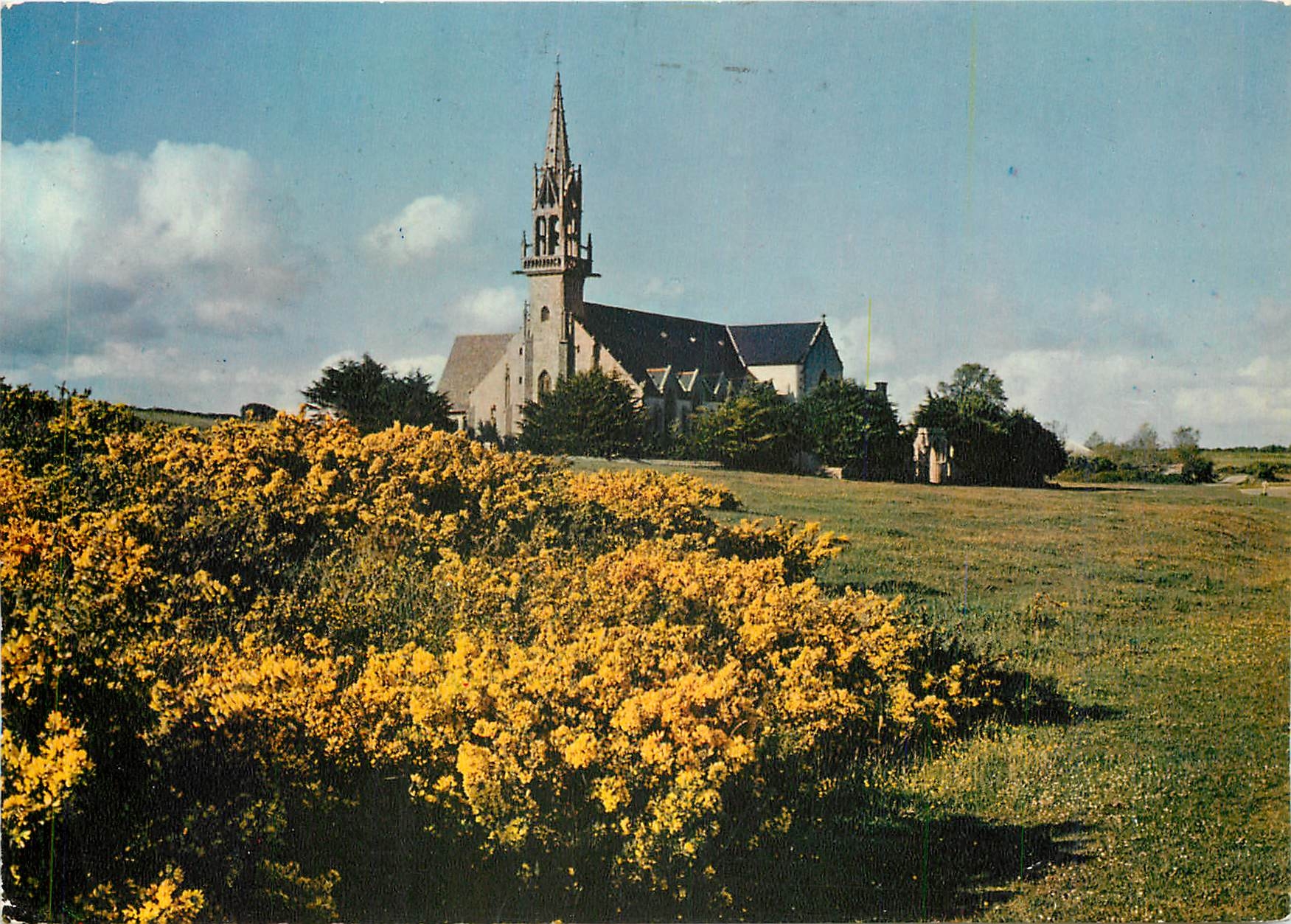 CPM Chapelle de Sainte Anne la Palud devant les Ajoncs 