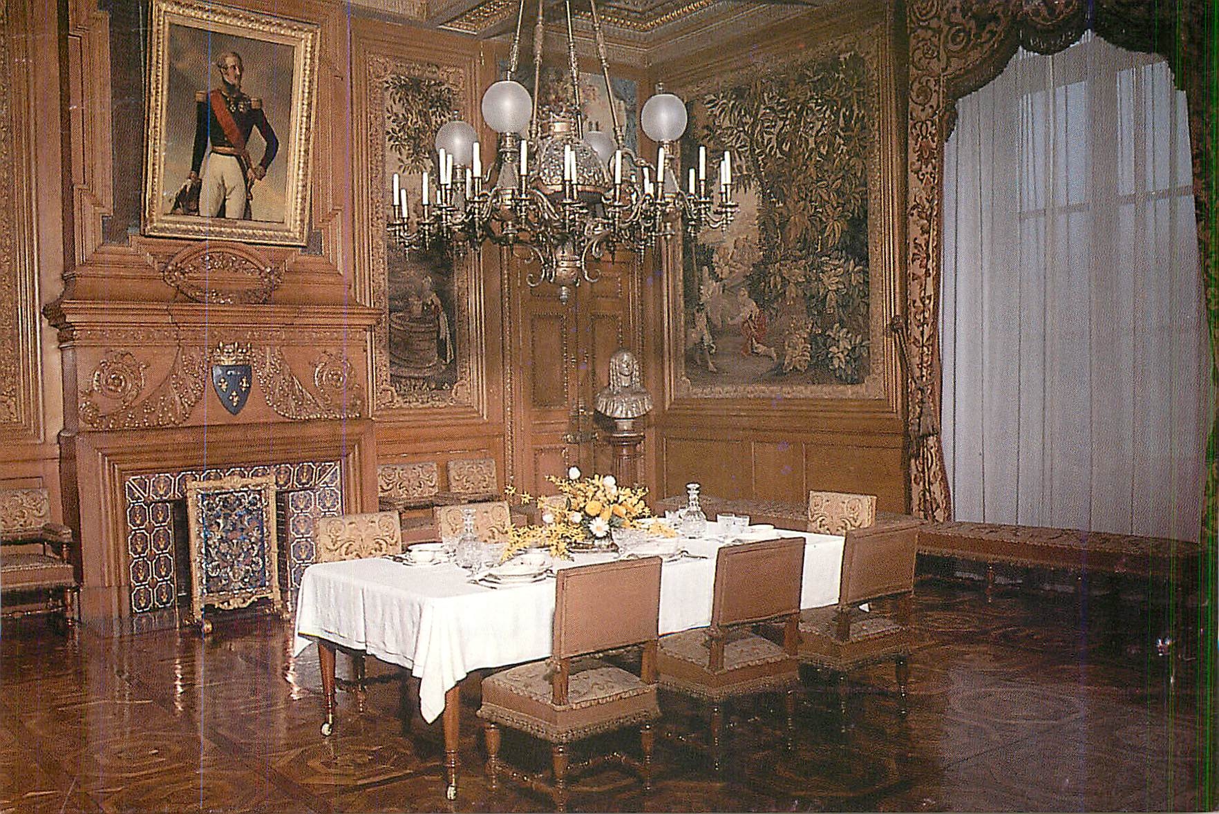 CPM Chateau d'Eu Normandie La Salle a Manger de Famille 