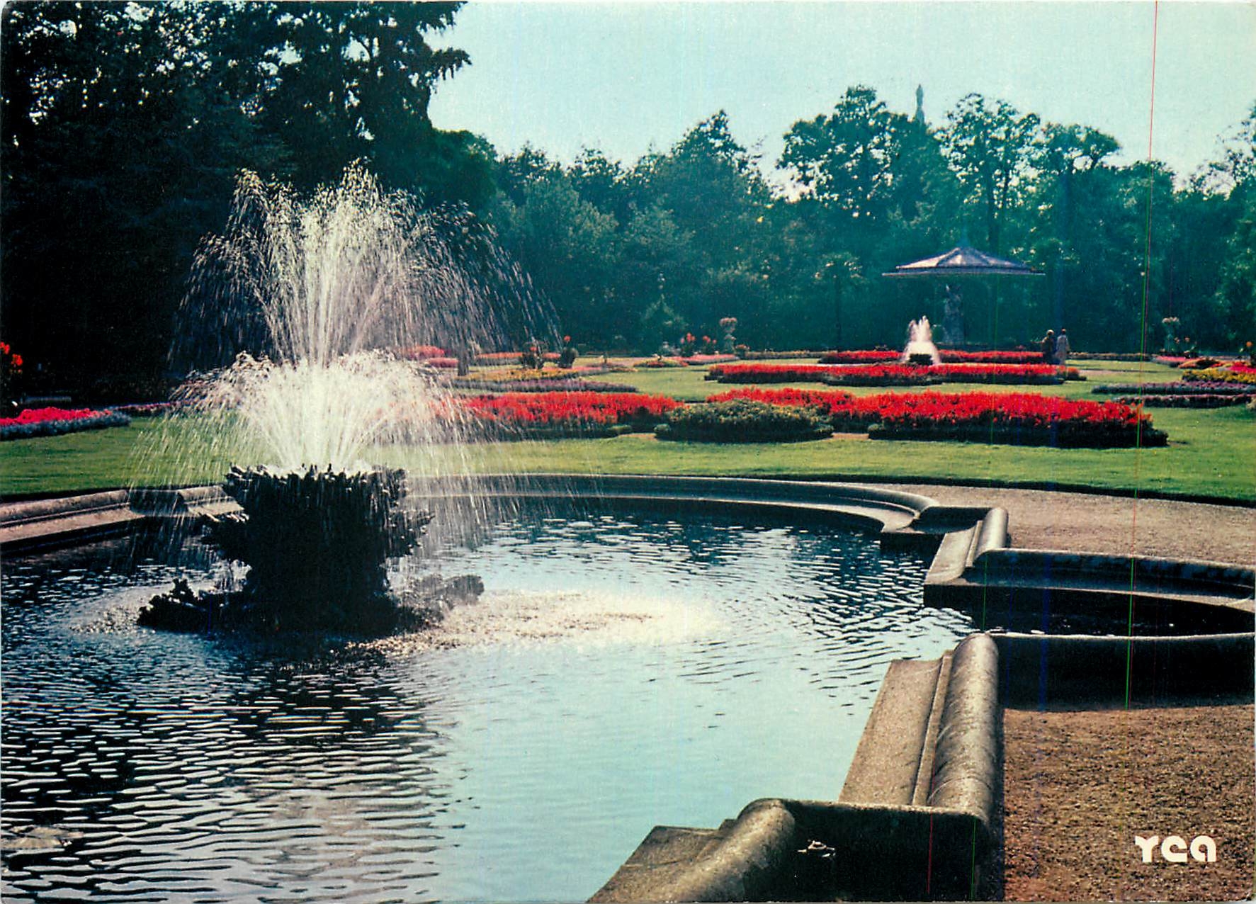 CPM Ancienne Capitale du Duche de Bretagne Rennes Le jardin  du Thabor forme en partie de l'ancien j