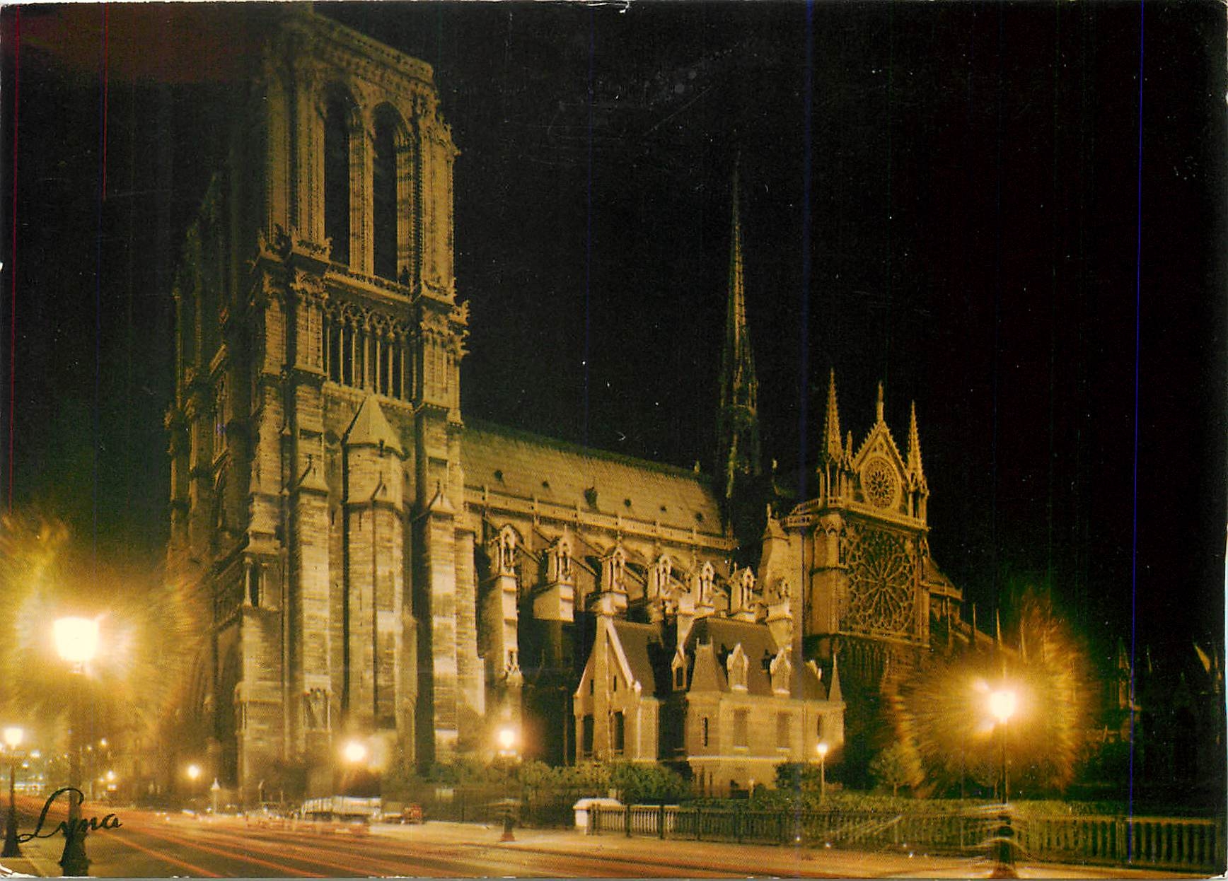 CPM Paris la nuit La Cathedrale Notre Dame 