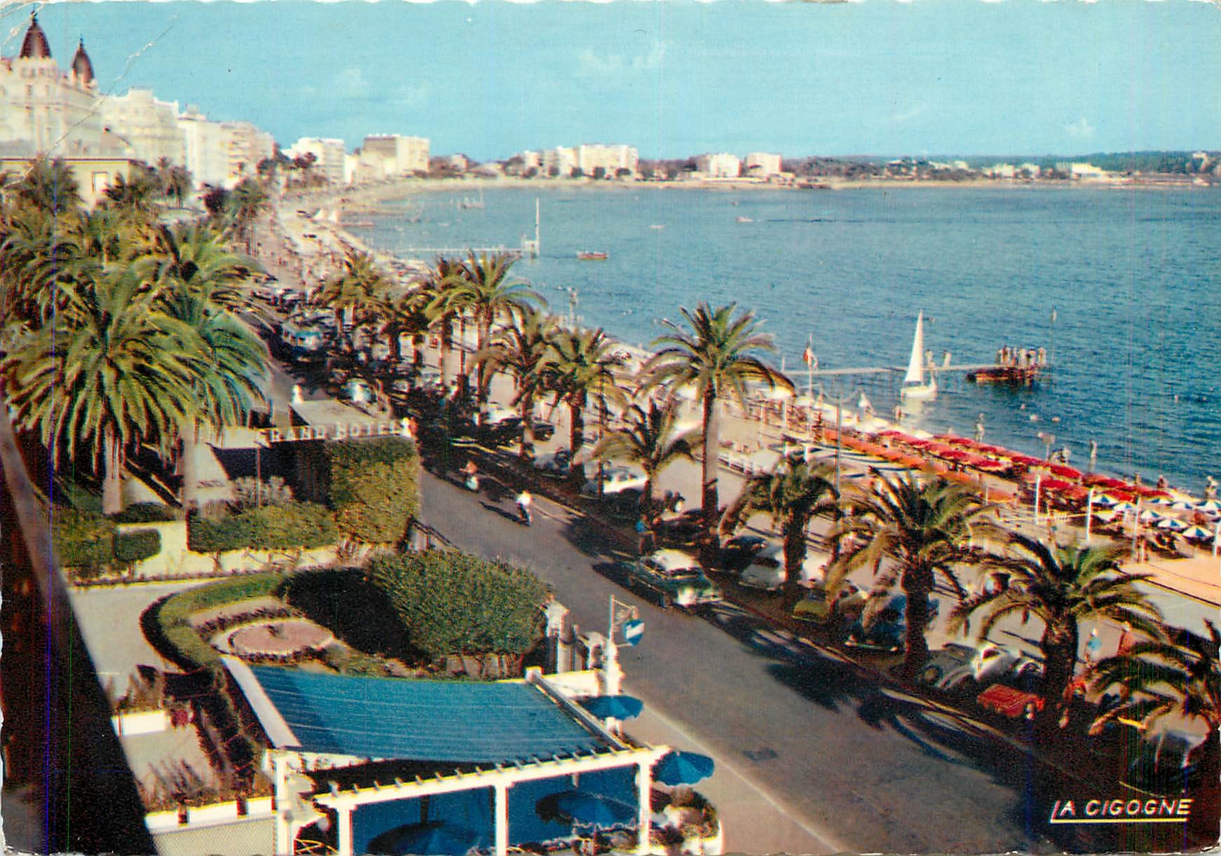 CPM Cannes Vue d'Ensemble de la Croisette 