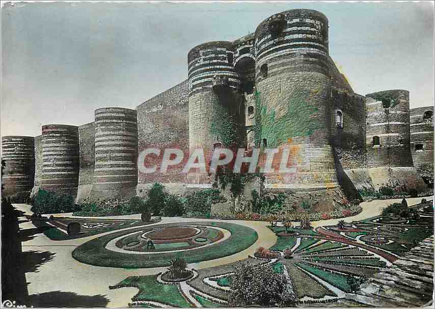 CPM Angers M et L Les Remparts du Chateau dont les sont Transformees en Jardin 