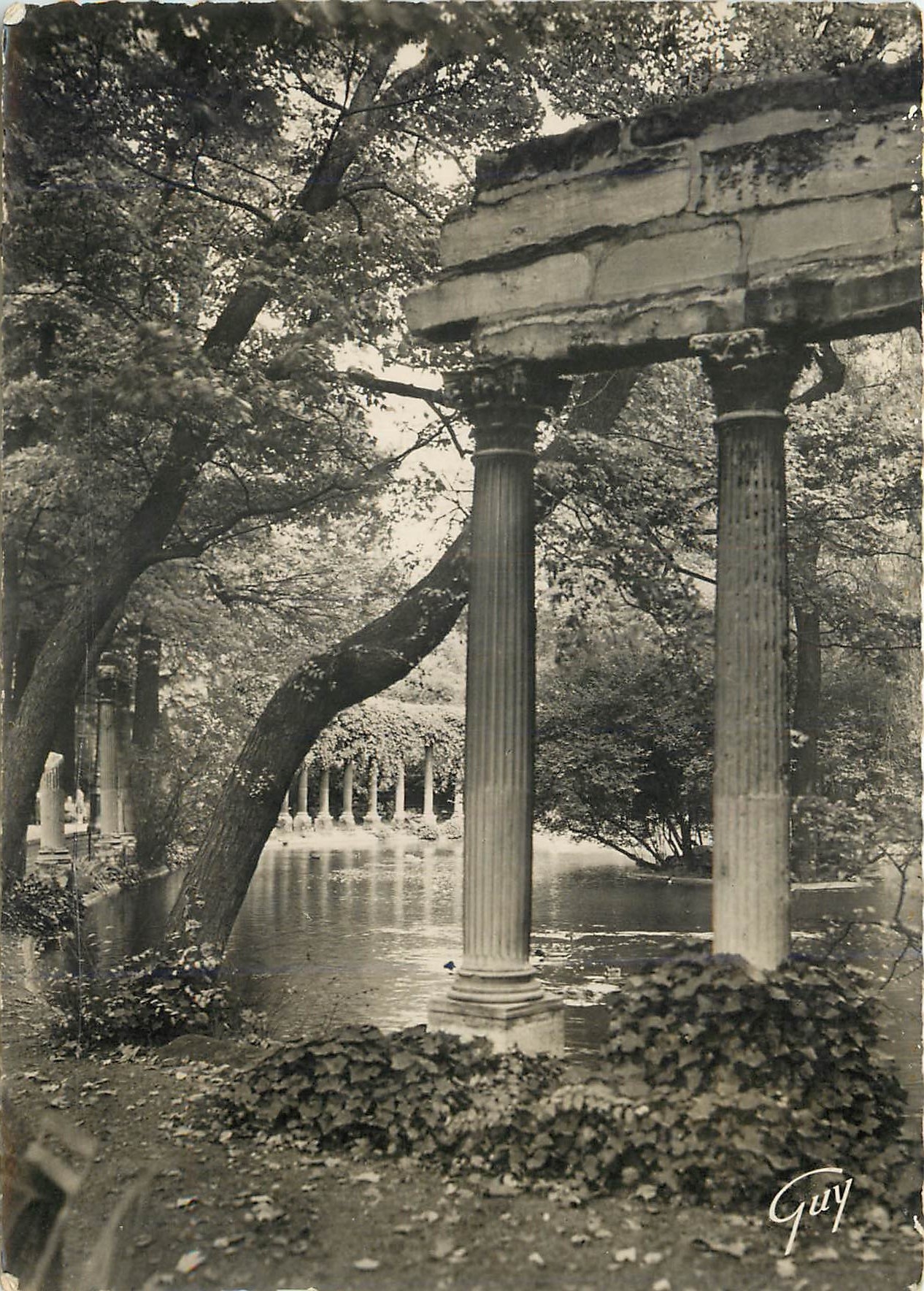 CPM Paris et ses Merveilles Le Parc Monceau La Naumachie 