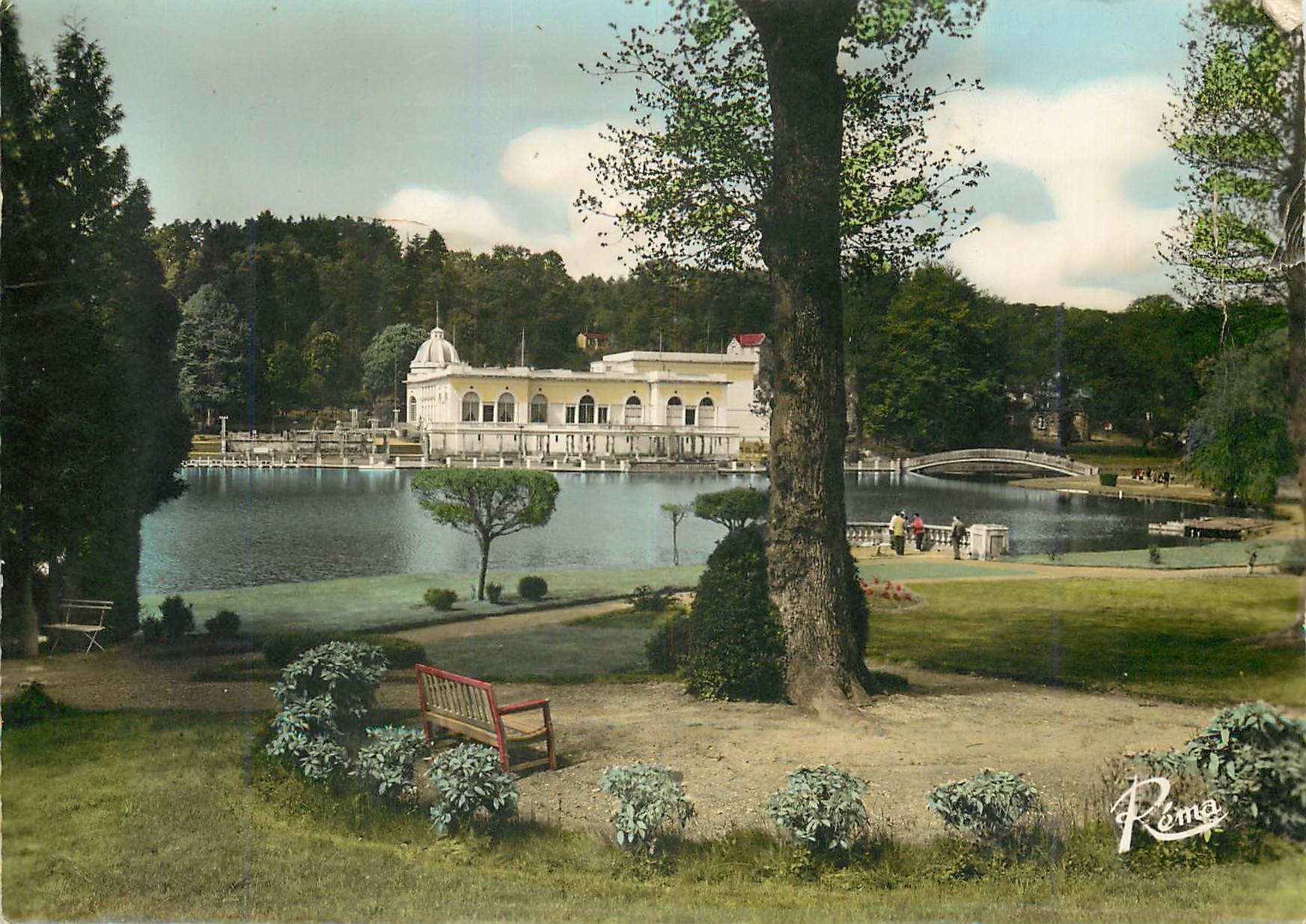 CPM Bagnoles de l'Orne Le Casino du Lac 