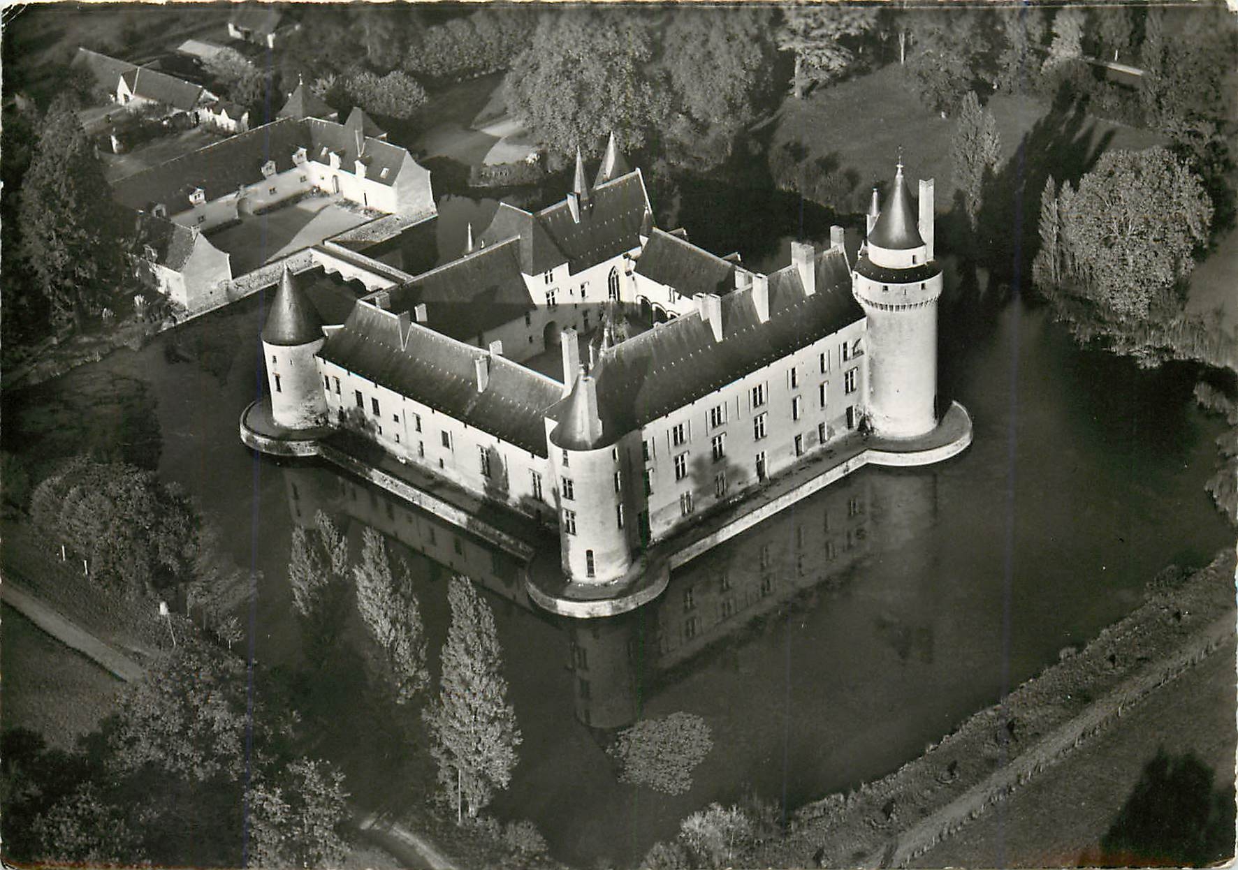 CPM Chateau de Plessis Bourre Anjou Vue aerienne 