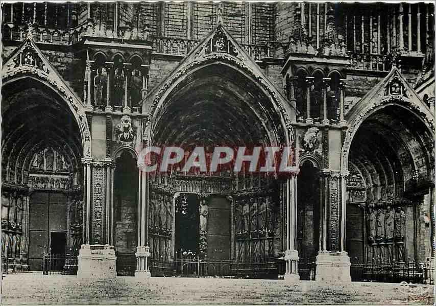 CPM Chartres E et L La Cathedrale Le Portail Sud 