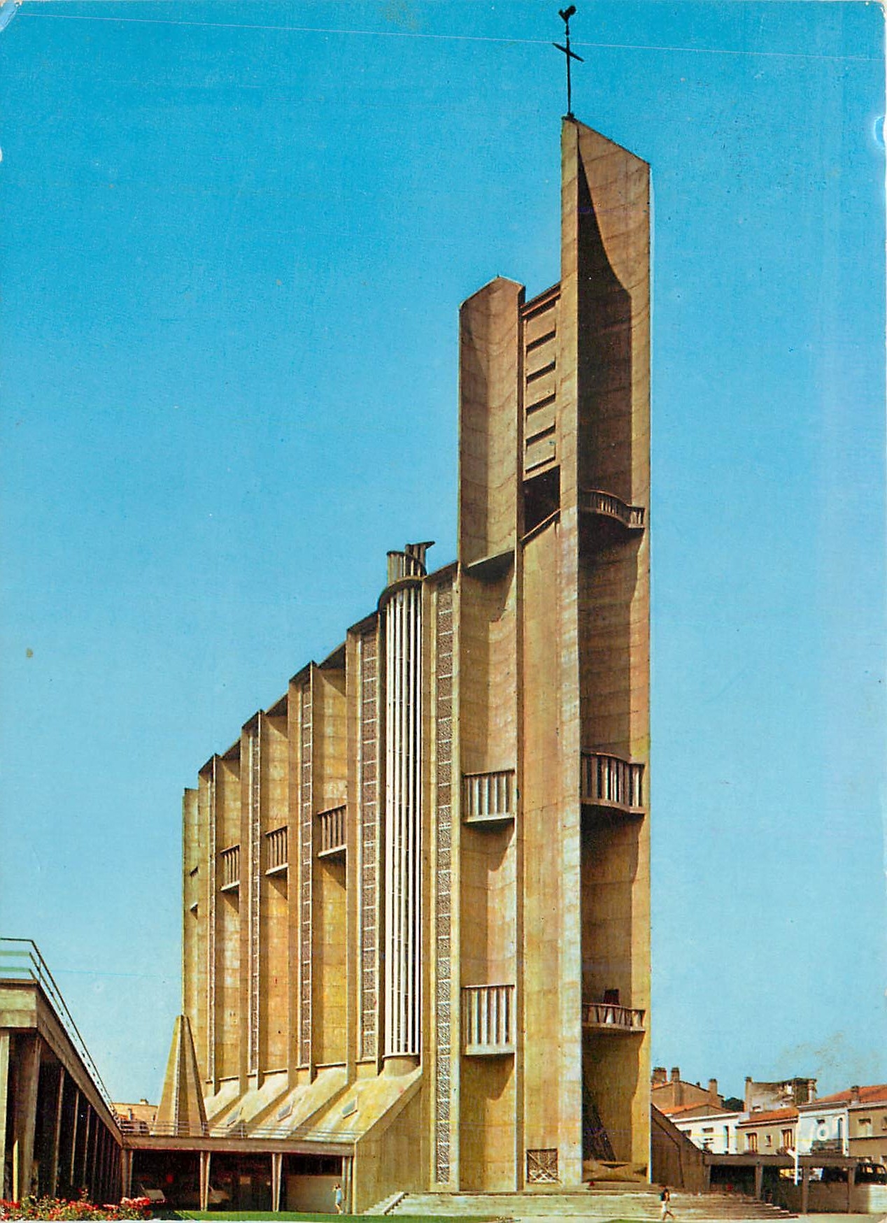 CPM La Cote de Beaute Royan Charente Maritime L'Eglise Notre Dame 