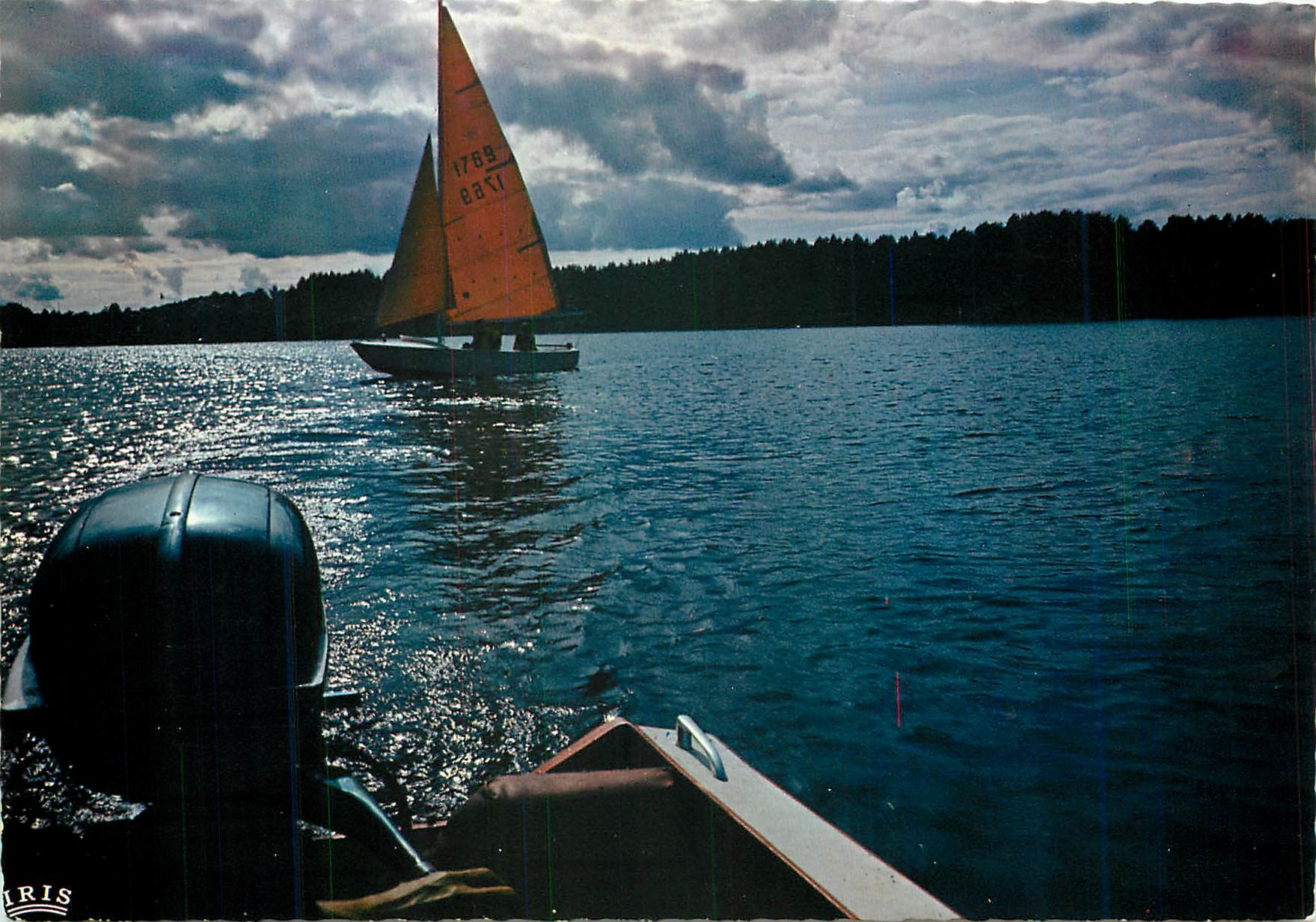 CPM Contre jour sur le Lac Limousin Bateau