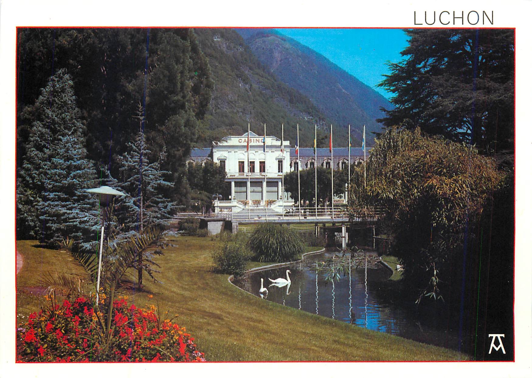 CPM Les Pyrenees Luchon Haut Garonne Le Parc du Casino 