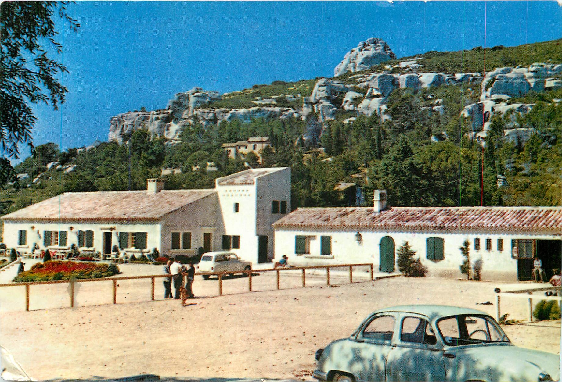Le Château de Béroun - Les Baux en Provence — Restaurant 'Le Cabro d'Or' et Club Hippique — Photo Raymond MEJAT
