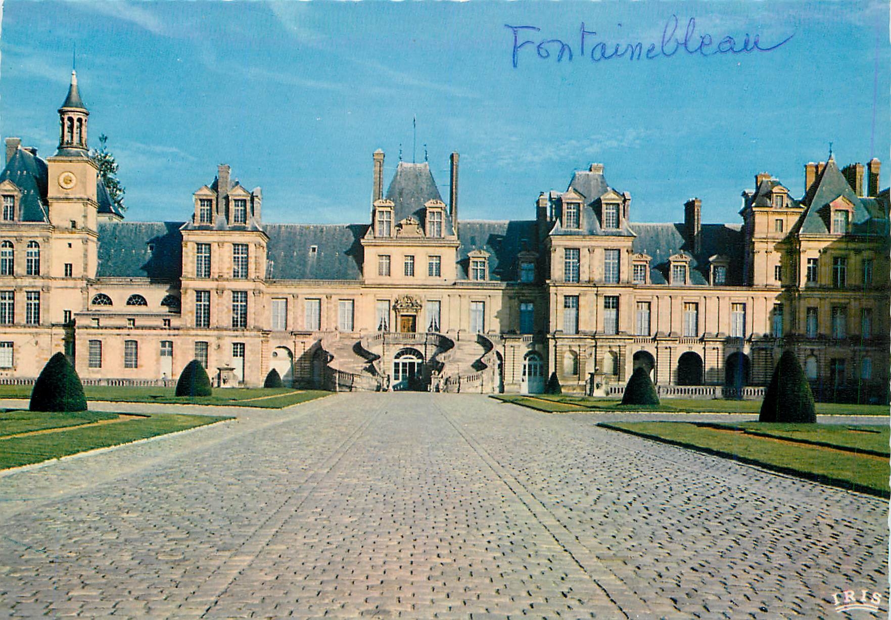 CPM Fontainebleau Cour du Cheval Blanc 