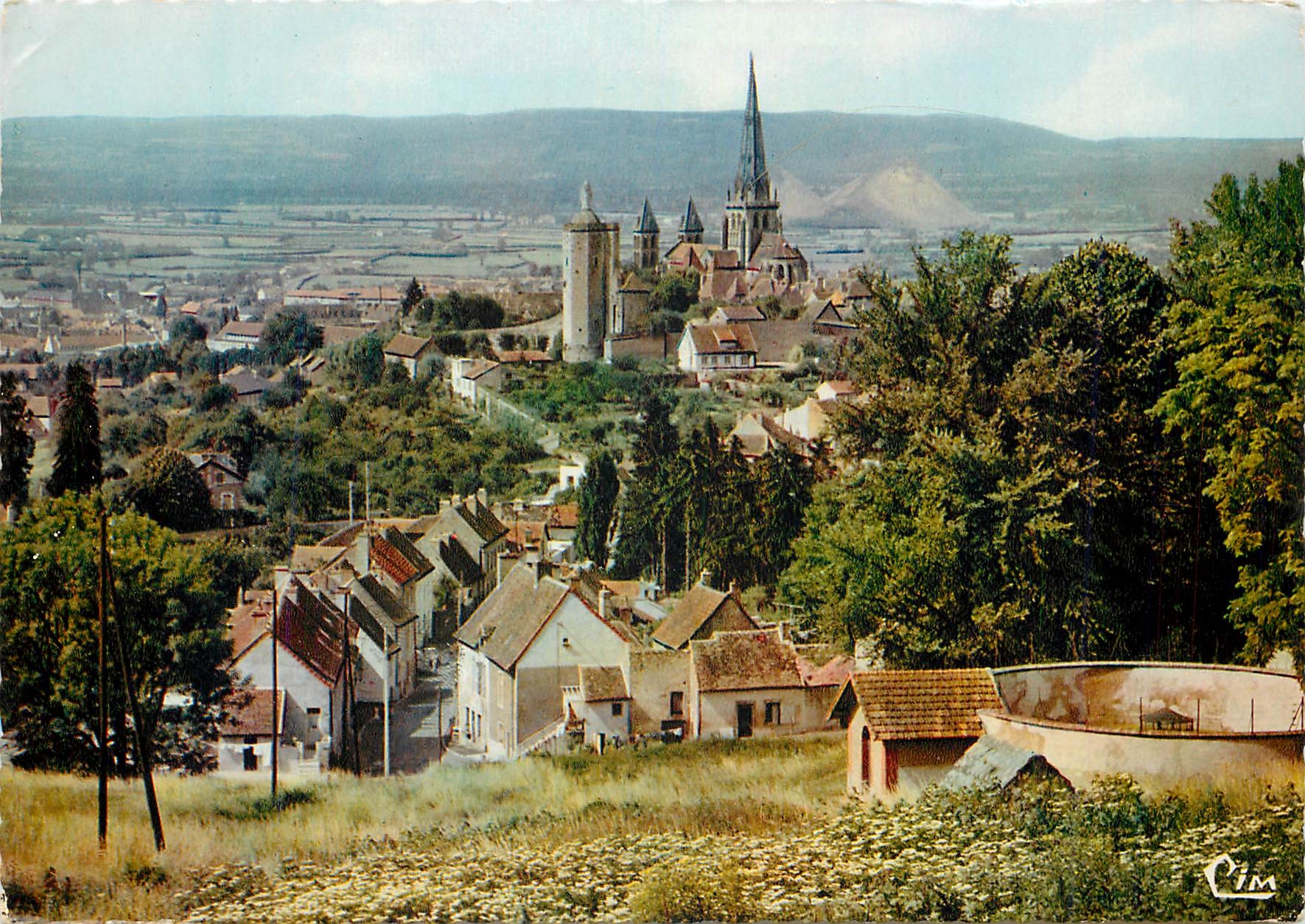 Autun (71 S.-et-L.) — Vue sur la Cathédrale Saint-Lazare depuis les montagnes — Cim