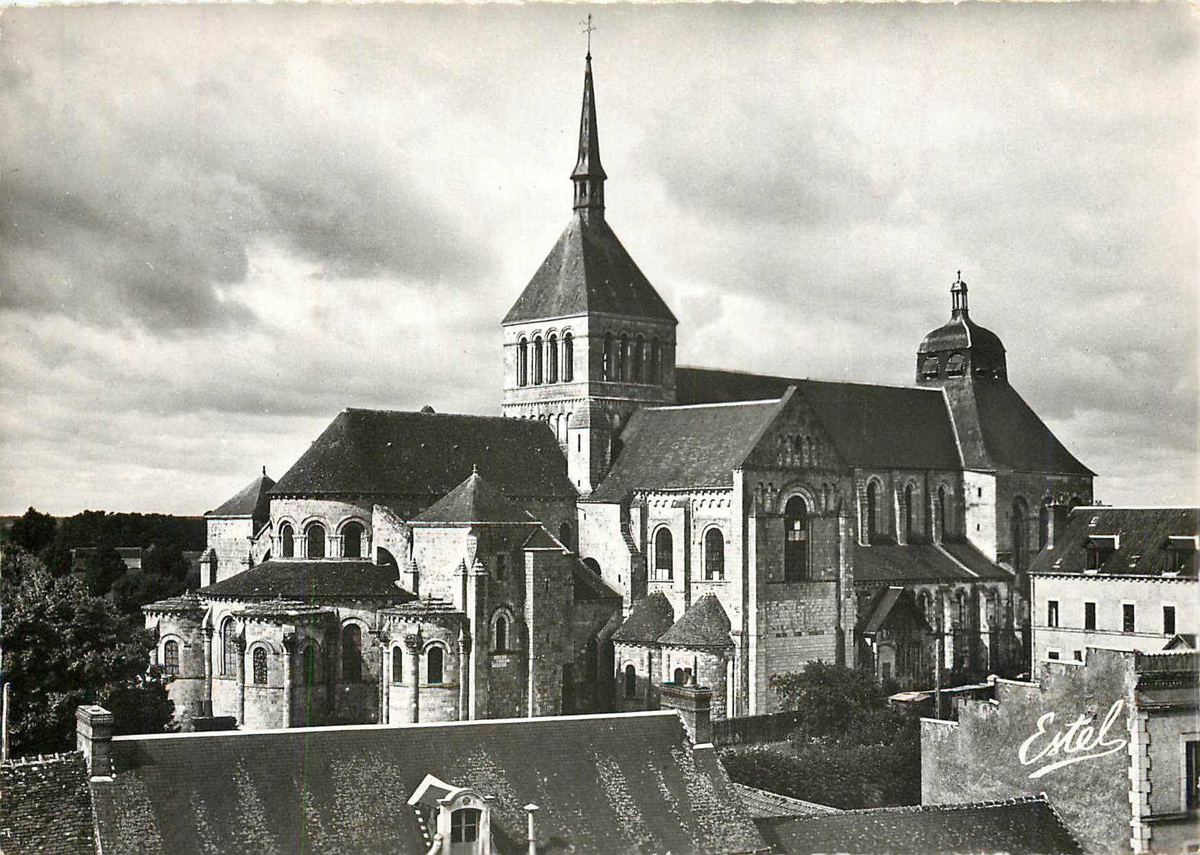 CPM Abbaye Saint Benoit de Fleury L'Abside et la Facade Nord 