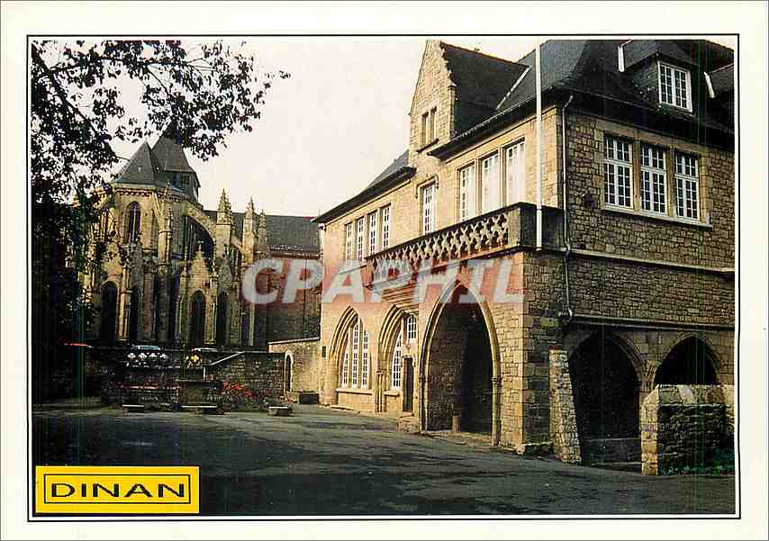 Dinan — vue de la cathédrale et du bâtiment adjacent — Éditions Dubray
