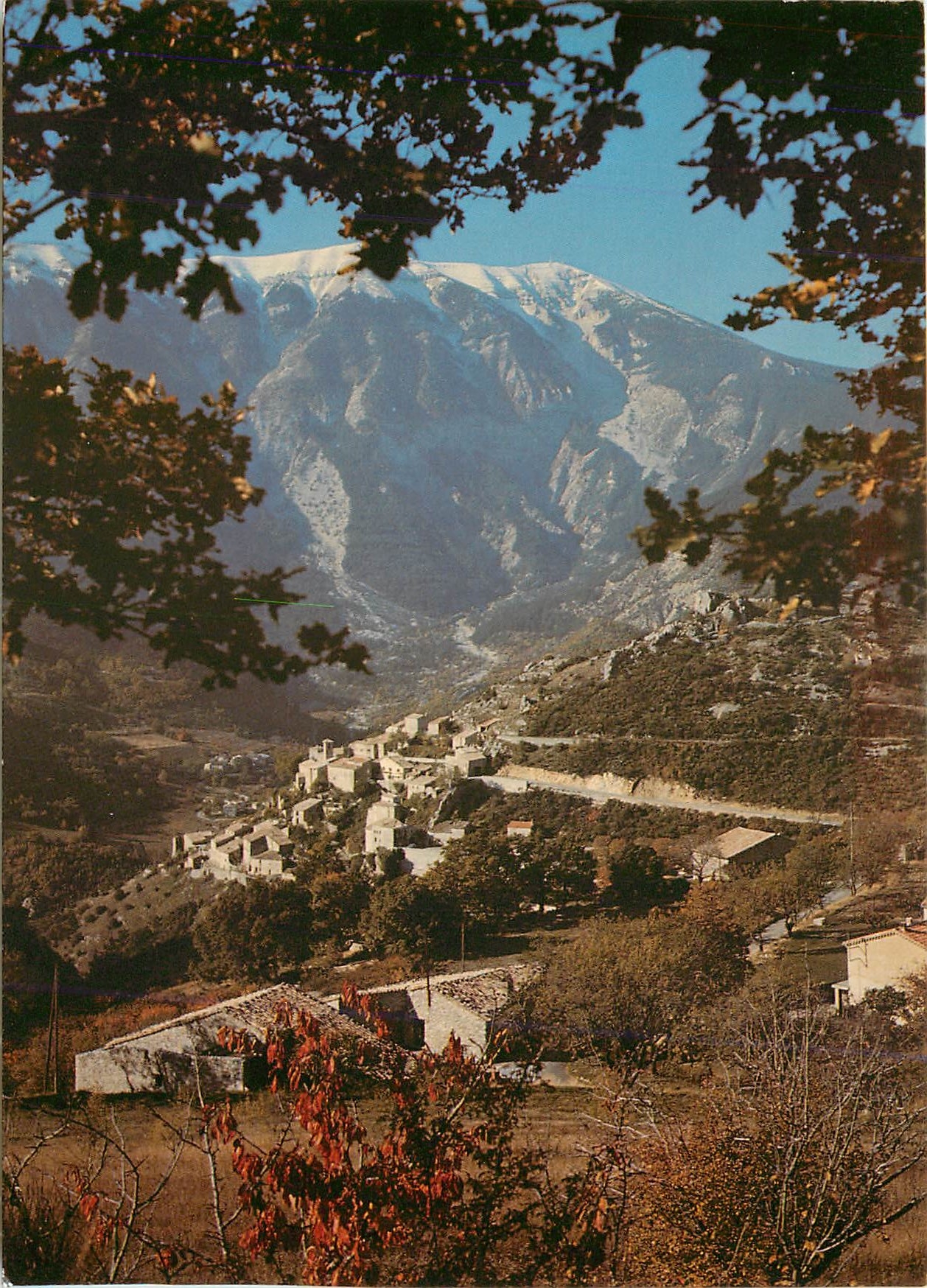 Village de Brantes — au pied du Mont Ventoux — Éditions de Provence G.A.L.