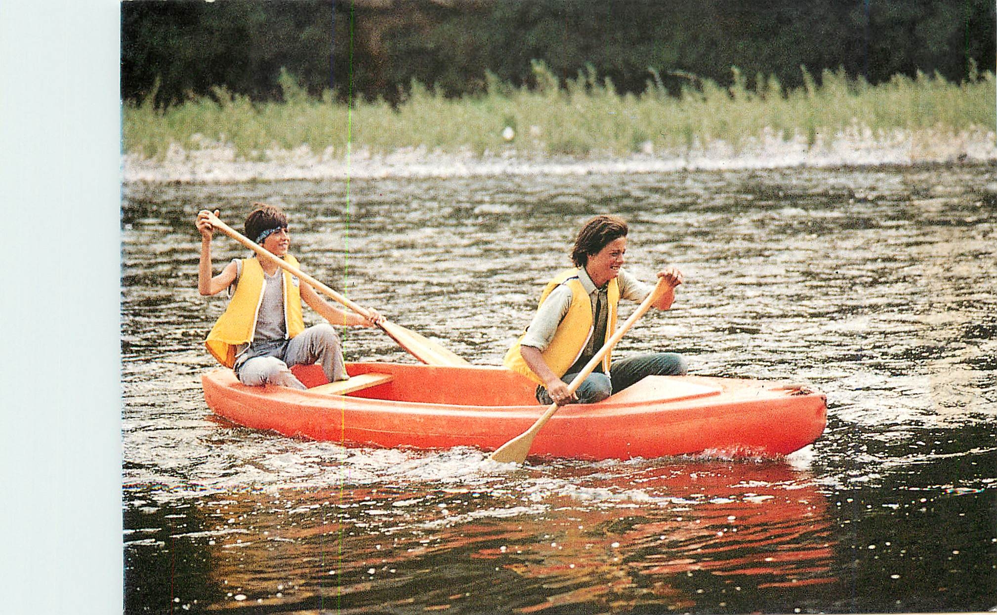 Deux jeunes en canoë — éditeur CPAPHIL