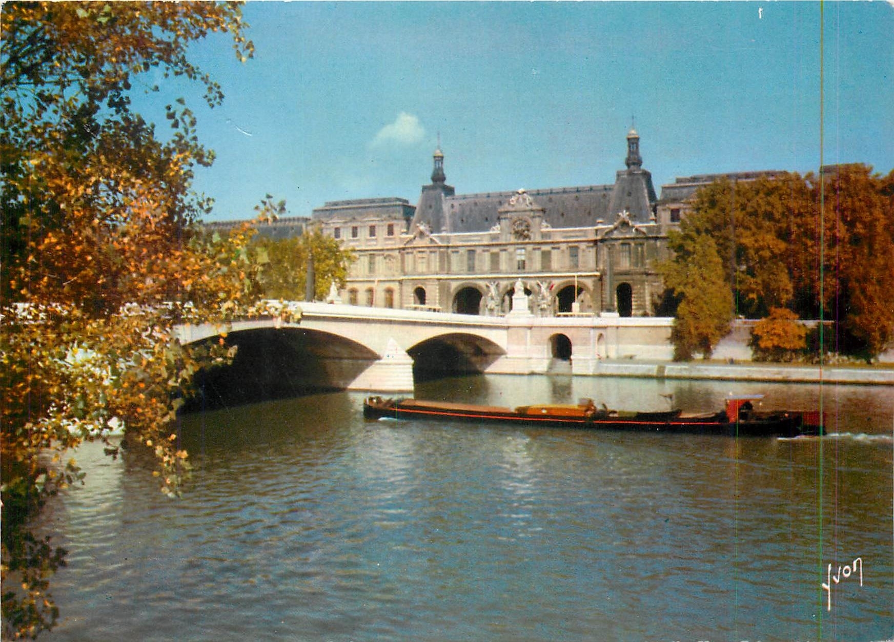 CPM Paris Le Louvre et le Pont du Carrousel 