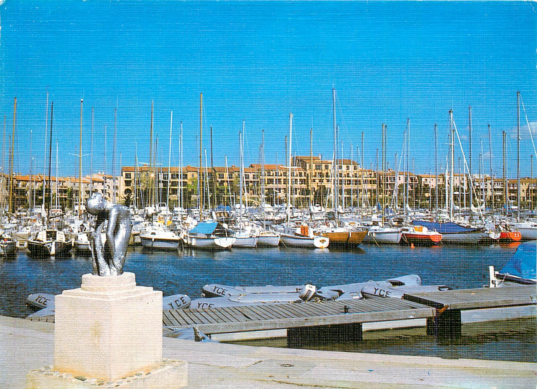 CPM Ile des Embiez Les Bateaux a Quai 