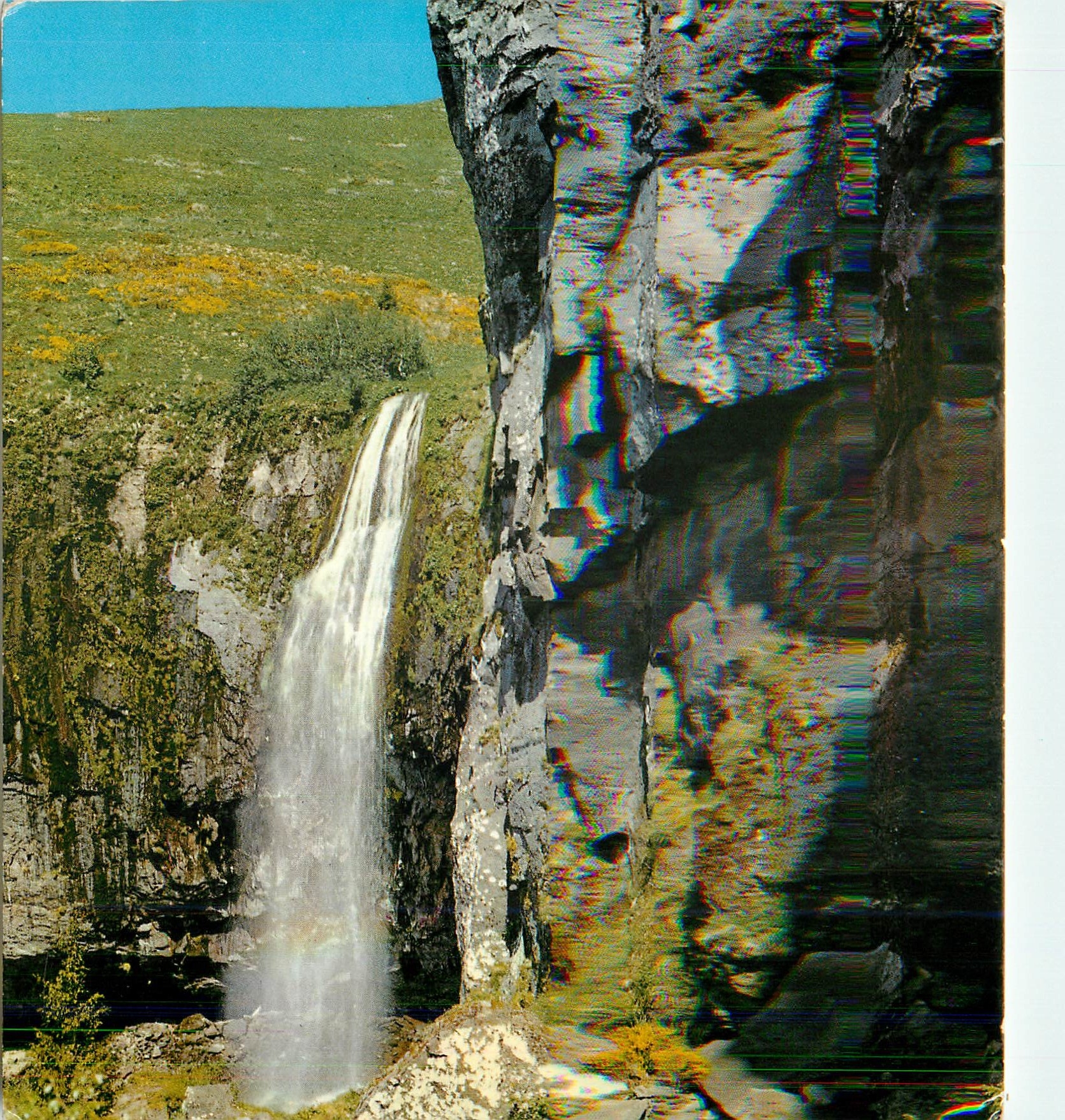 CPM L'Auvergne touristique Le Mont Dore La Grande Cascade 