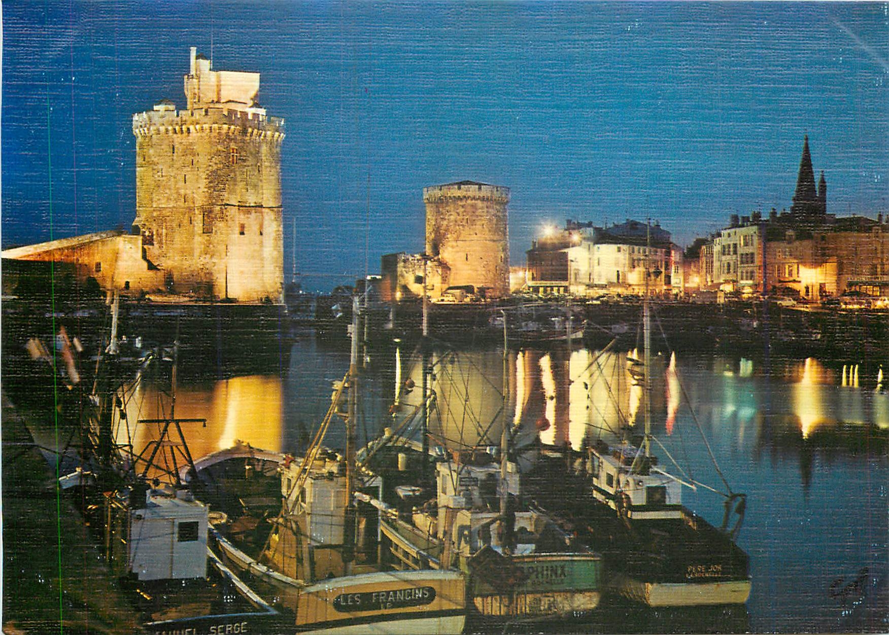 CPM La Rochelle Charente Maritime Le Port illumine Bateaux