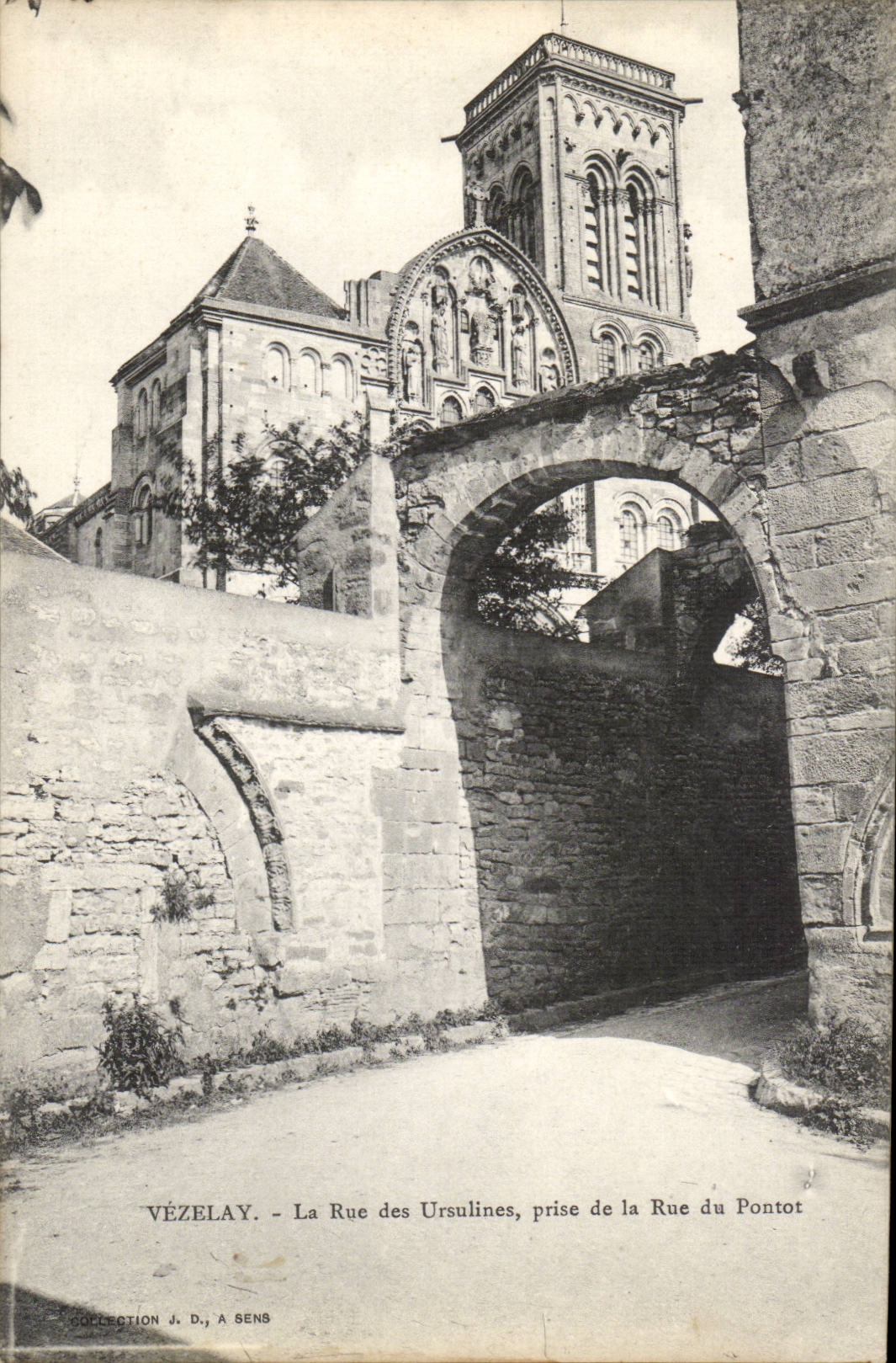 VÉZELAY - La Rue des Ursulines, prise de la Rue du Pontot — Collection J. D. à Sens