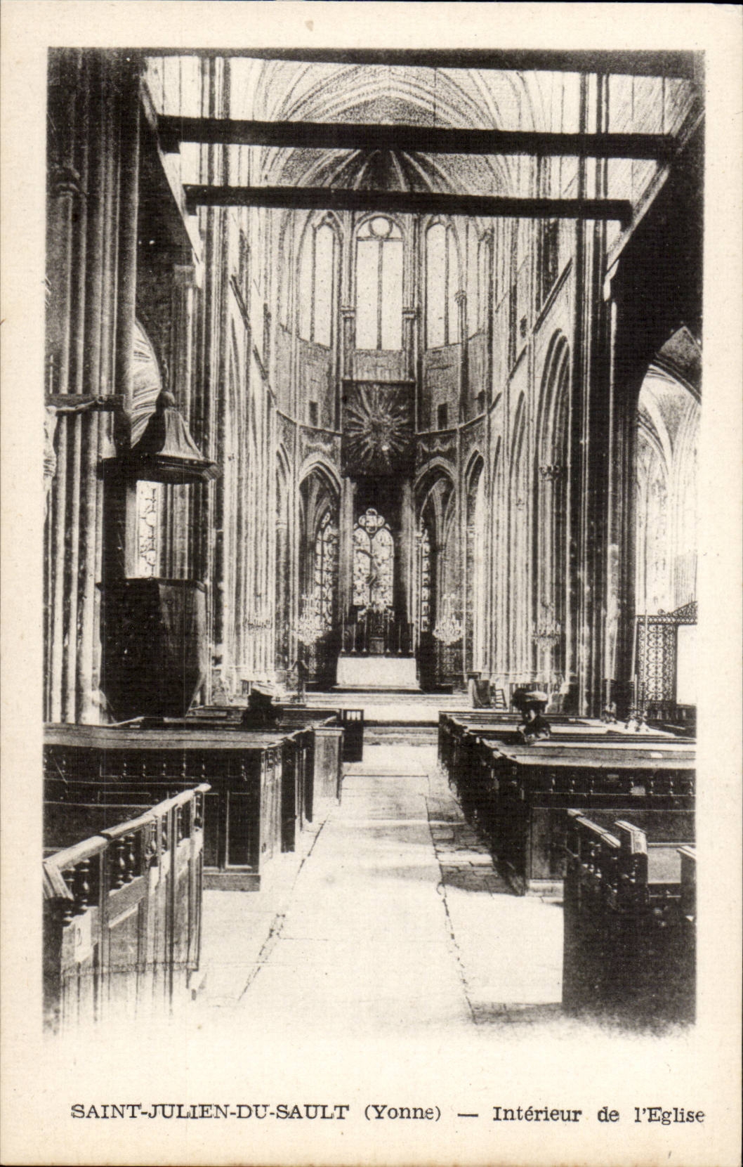 Saint Julien du Sault CPA Interieur de l'eglise