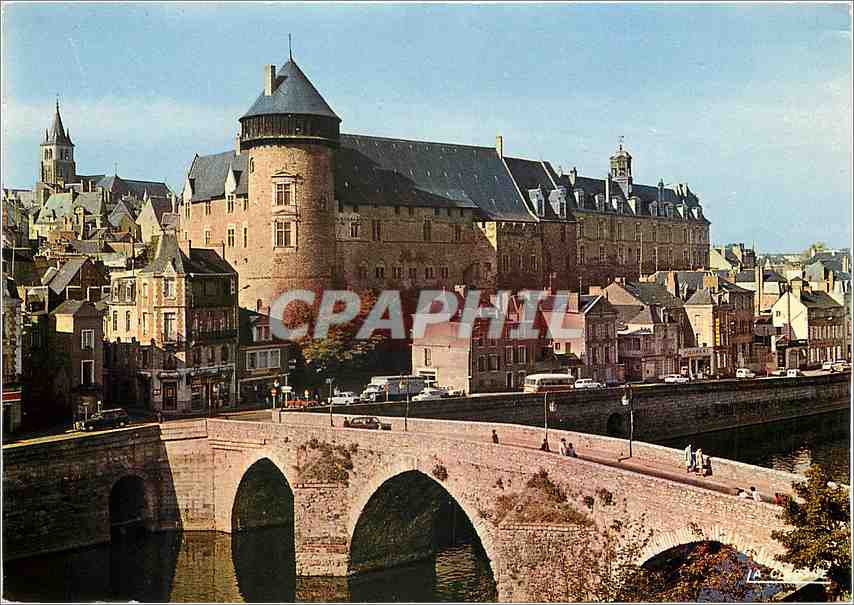 CPM Laval (Mayenne) Le chateau et le Pont de Mayenne