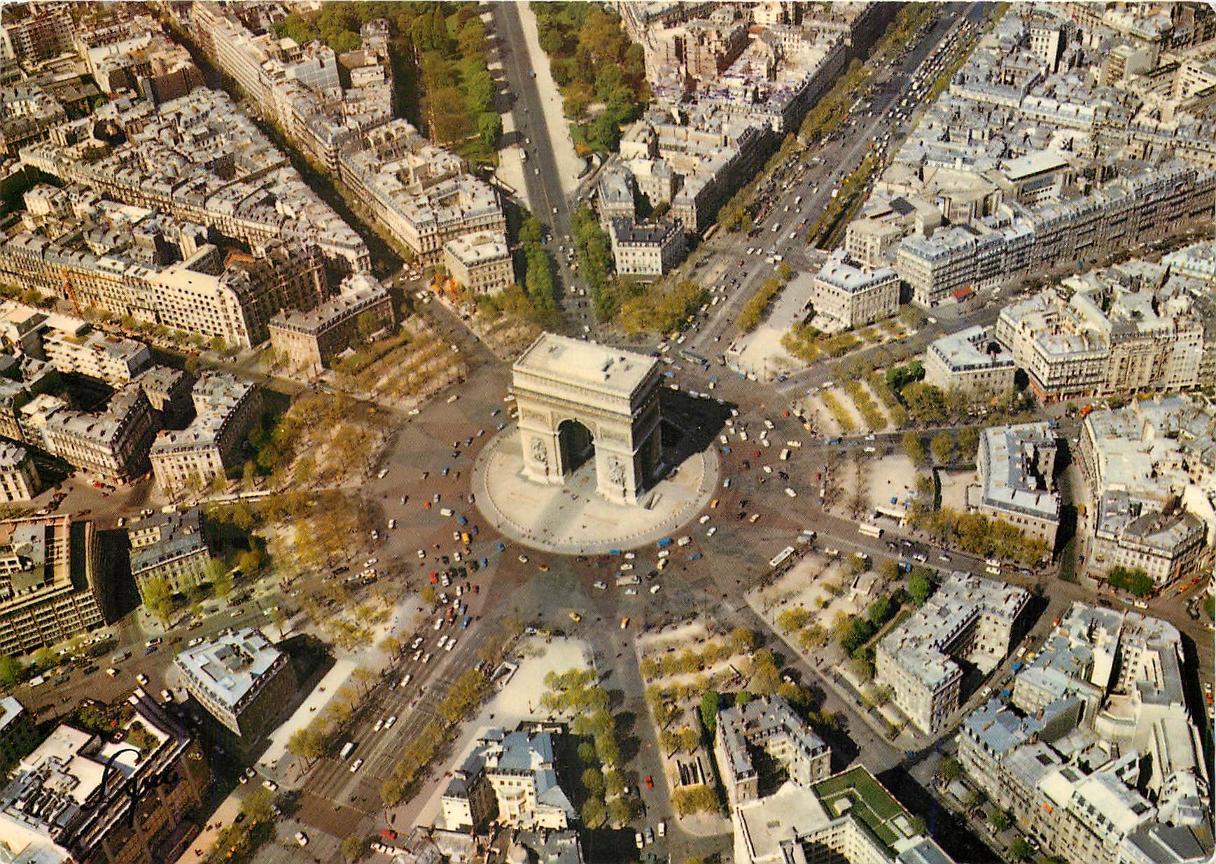 CPM En Survolant Paris L'Arc de Triomphe Place Charles de Gaulle