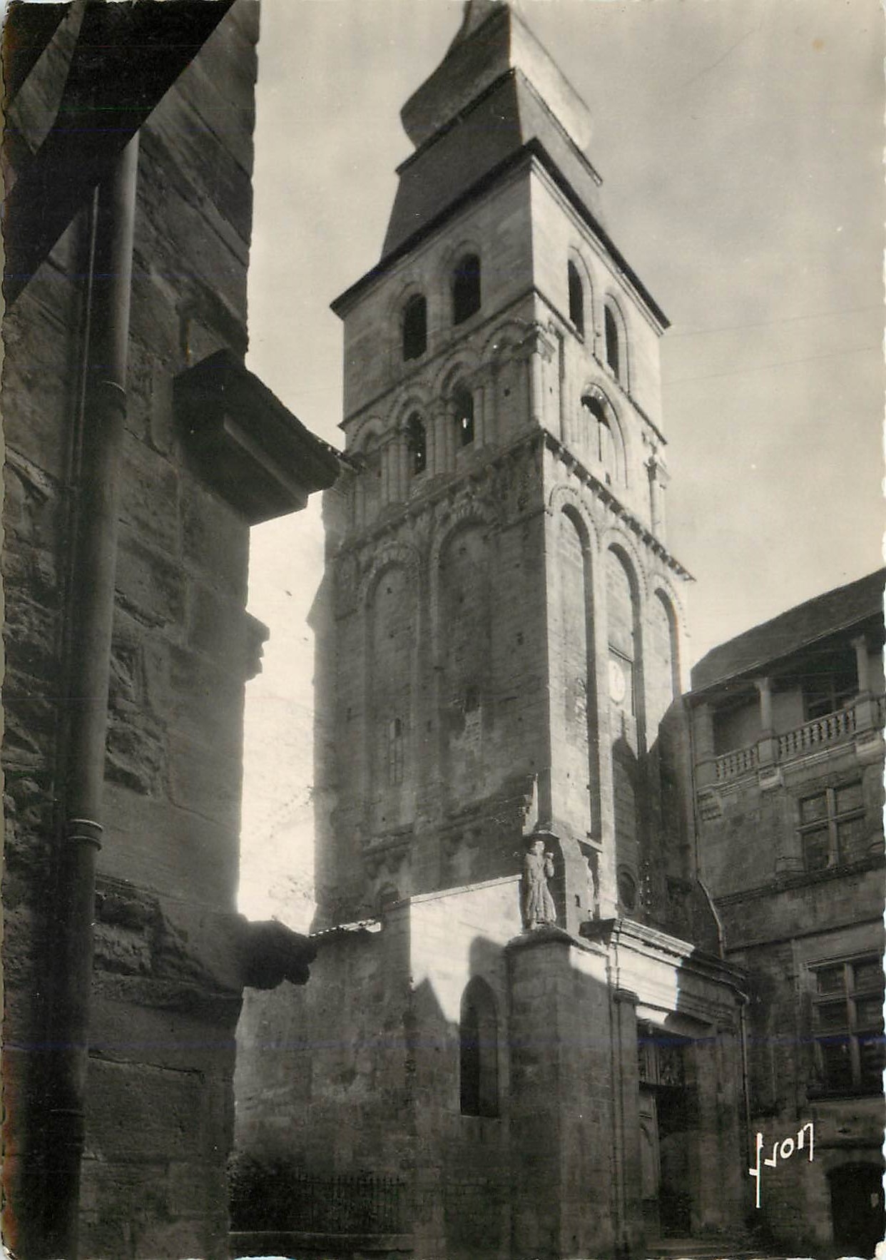 Clocher de la cathédrale — XVIIe s. — Éditions d'Art, reproduction n° B. 4740