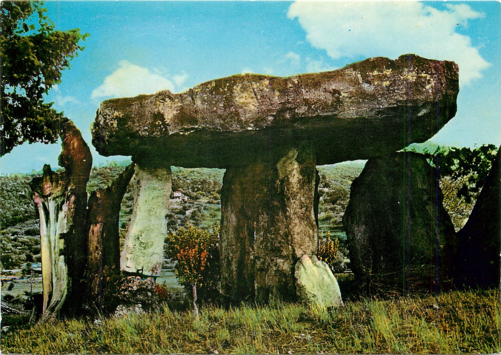 Dolmen dans les environs de Draguignan — Provence — éditeur CPAPHIL, n°15