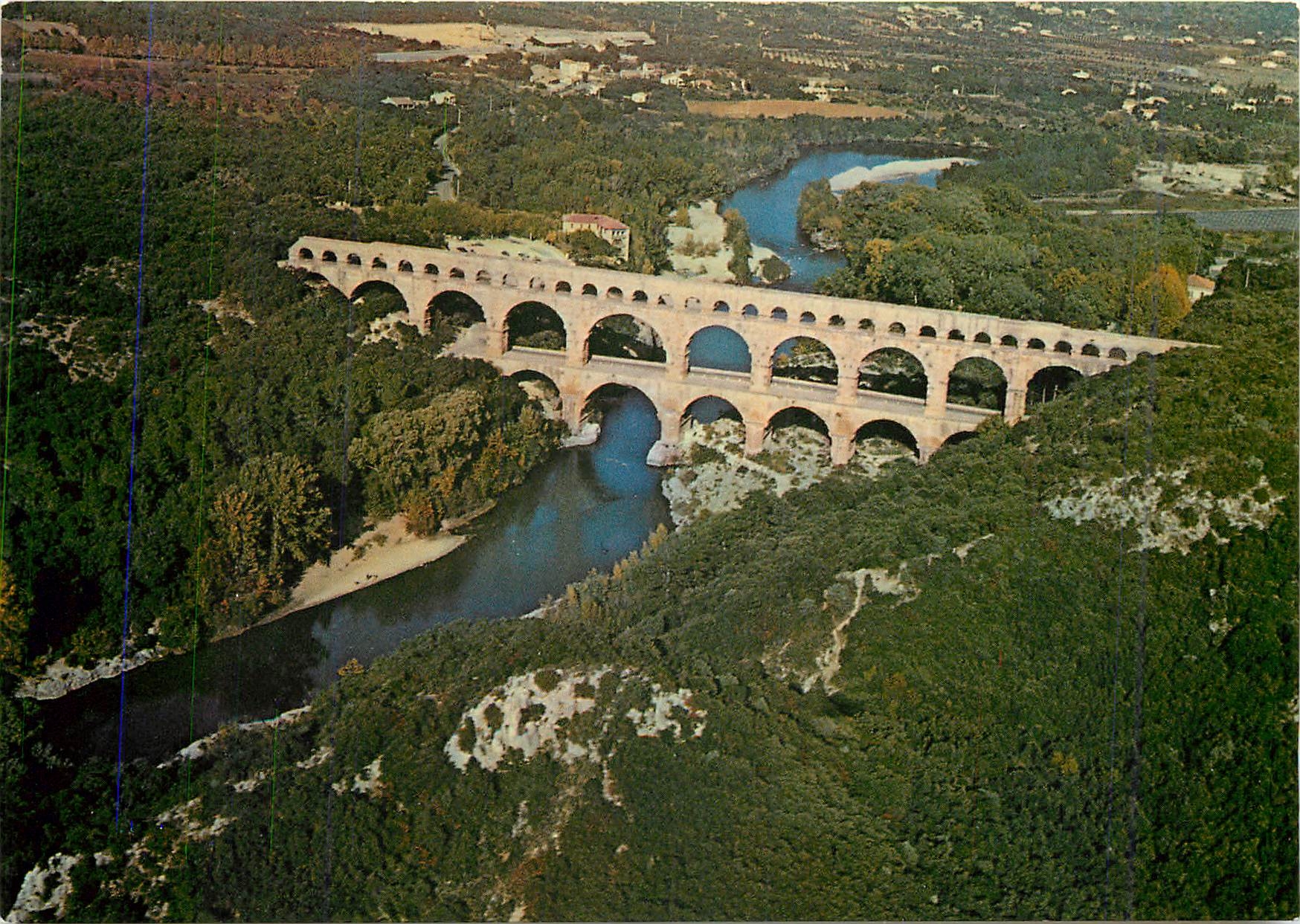 CPM Le Pont du Gard (Gard) Aqueduc romain (long 269 m haut 48 m)